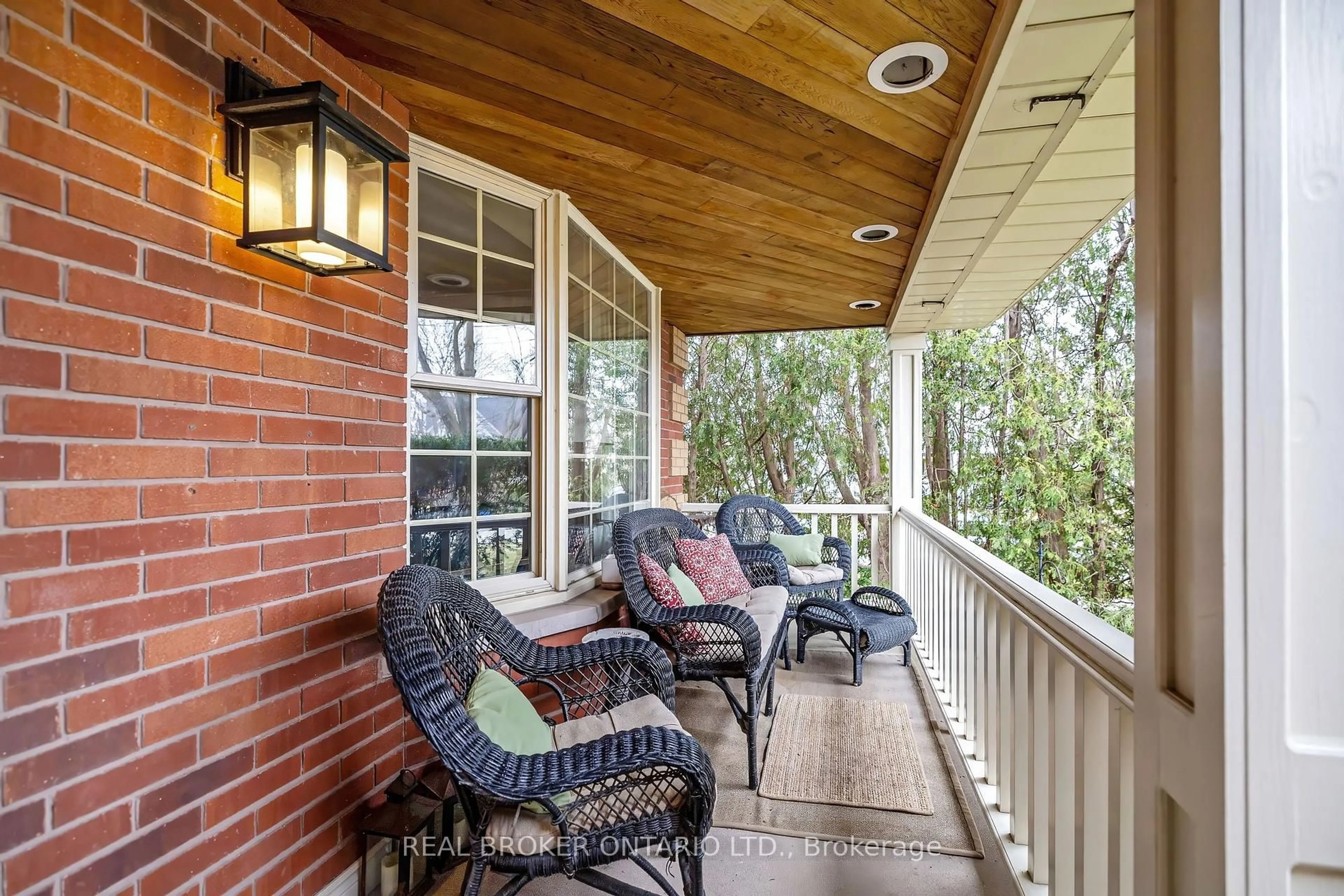 Patio, street for 352 Broadway Ave, Milton Ontario L9T 1T7