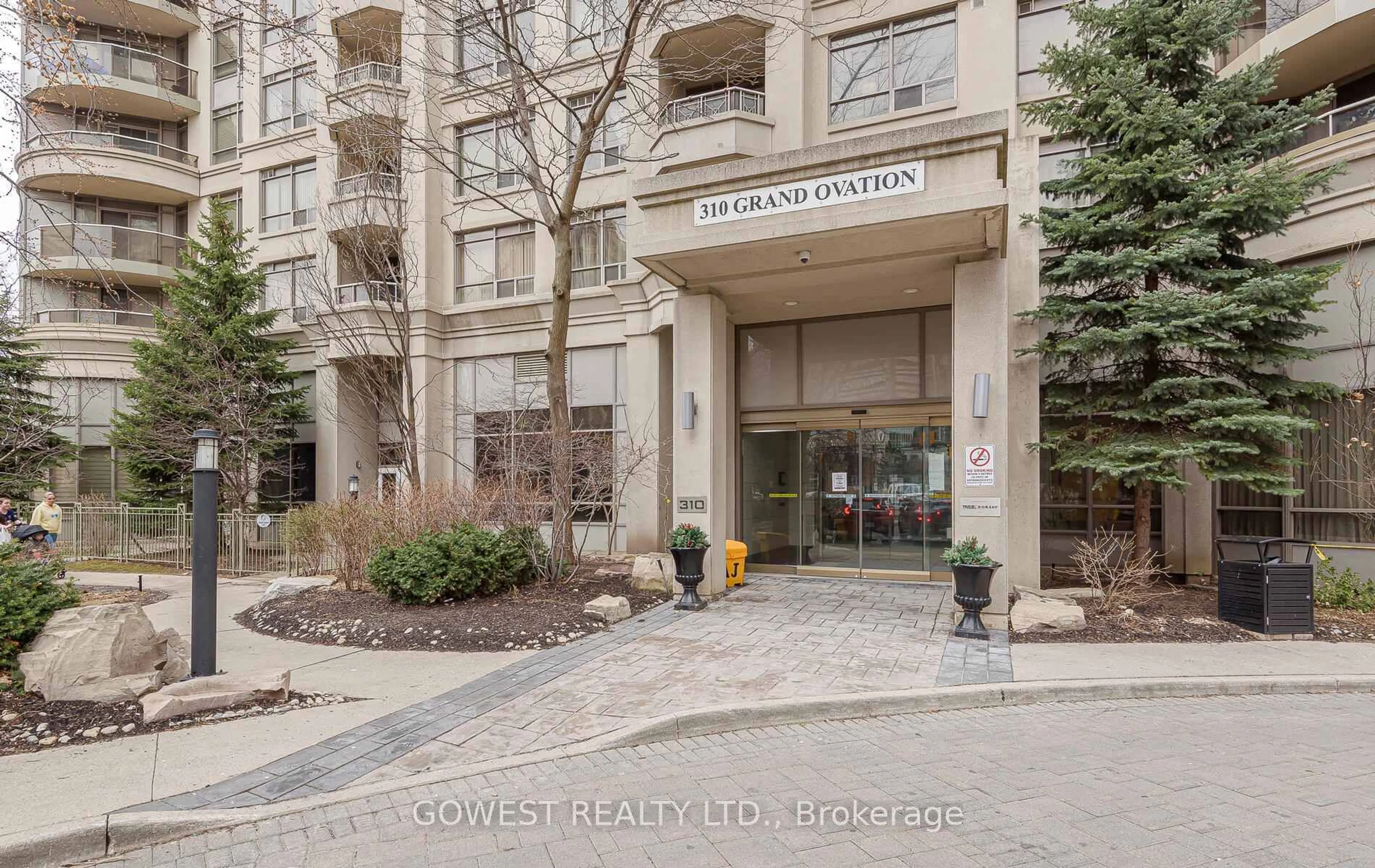 Indoor foyer for 310 Burnhamthorpe Rd #1610, Mississauga Ontario L5B 4P9