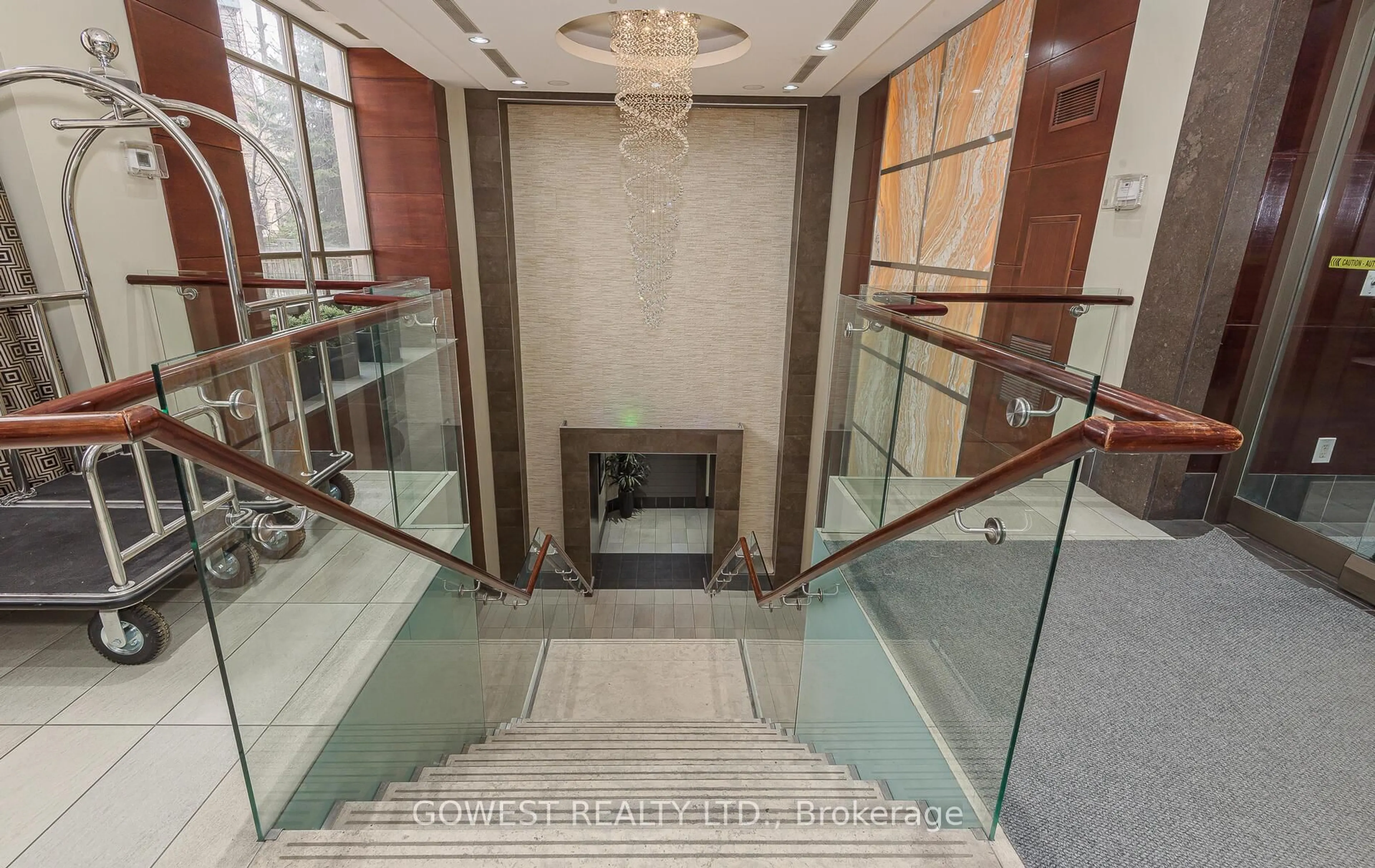 Indoor foyer for 310 Burnhamthorpe Rd #1610, Mississauga Ontario L5B 4P9