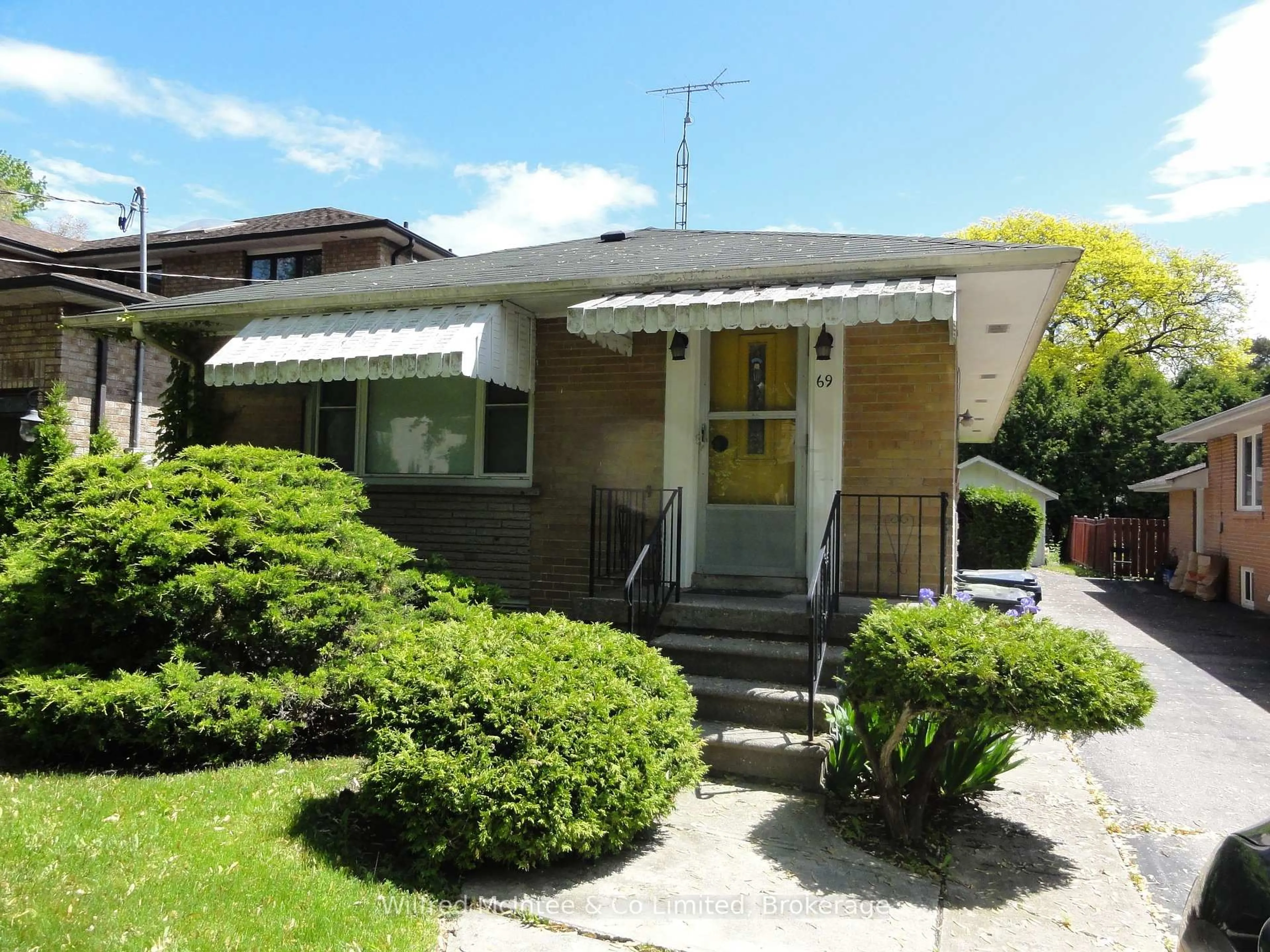 Unknown for 69 Haliburton Ave, Toronto Ontario M9B 4Y6