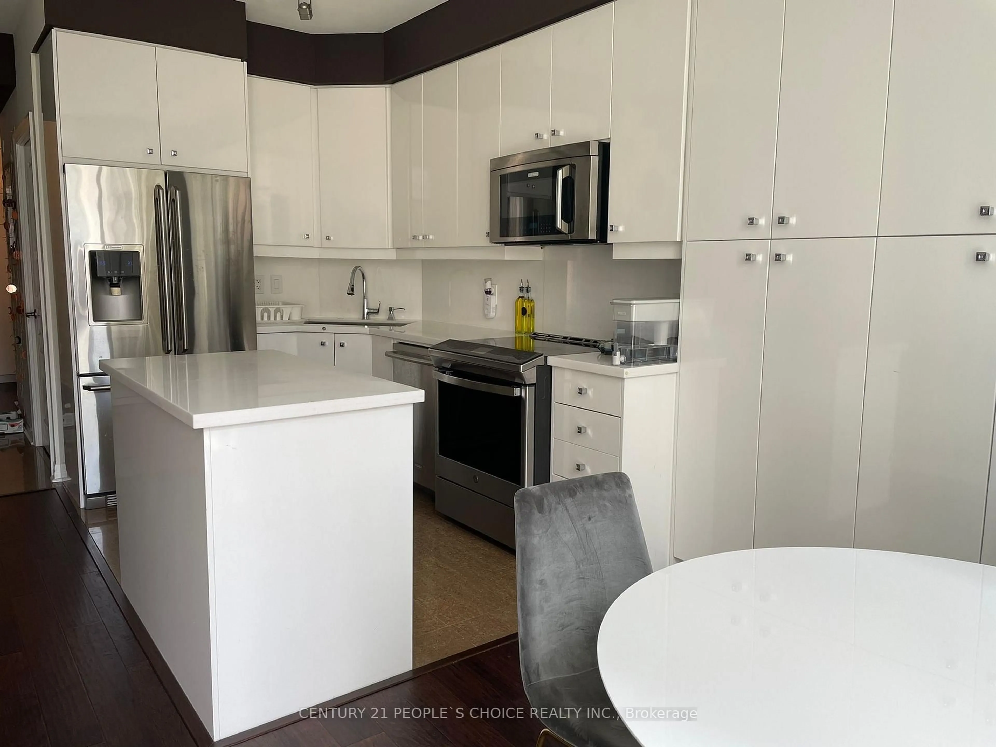 Standard kitchen, unknown for 225 Webb Dr #703, Mississauga Ontario L5B 4P2