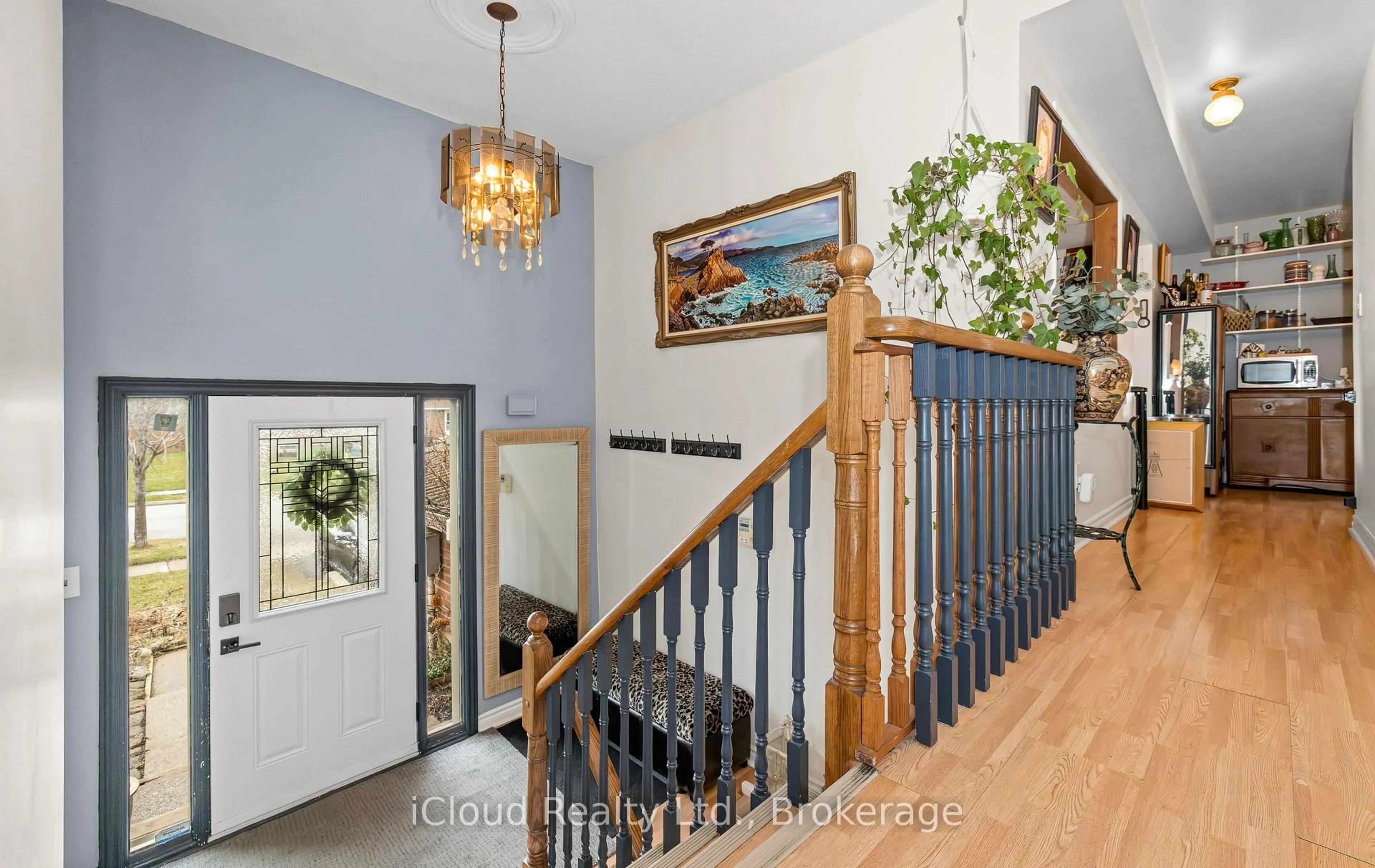Indoor entryway for 595 Clover Park Cres, Milton Ontario L9T 4T7