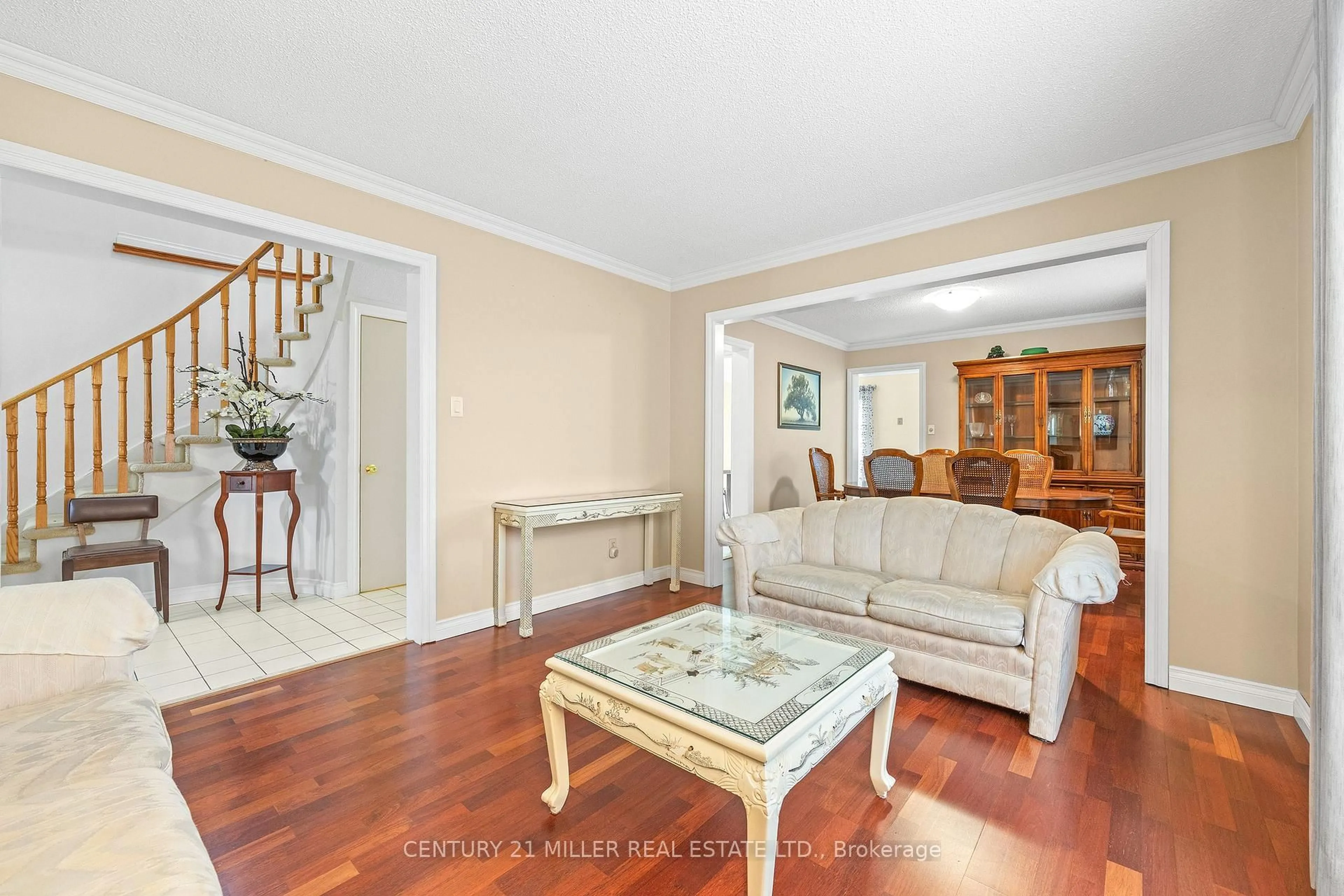 Living room with furniture, unknown for 3282 Aubrey Rd, Mississauga Ontario L5L 5C7