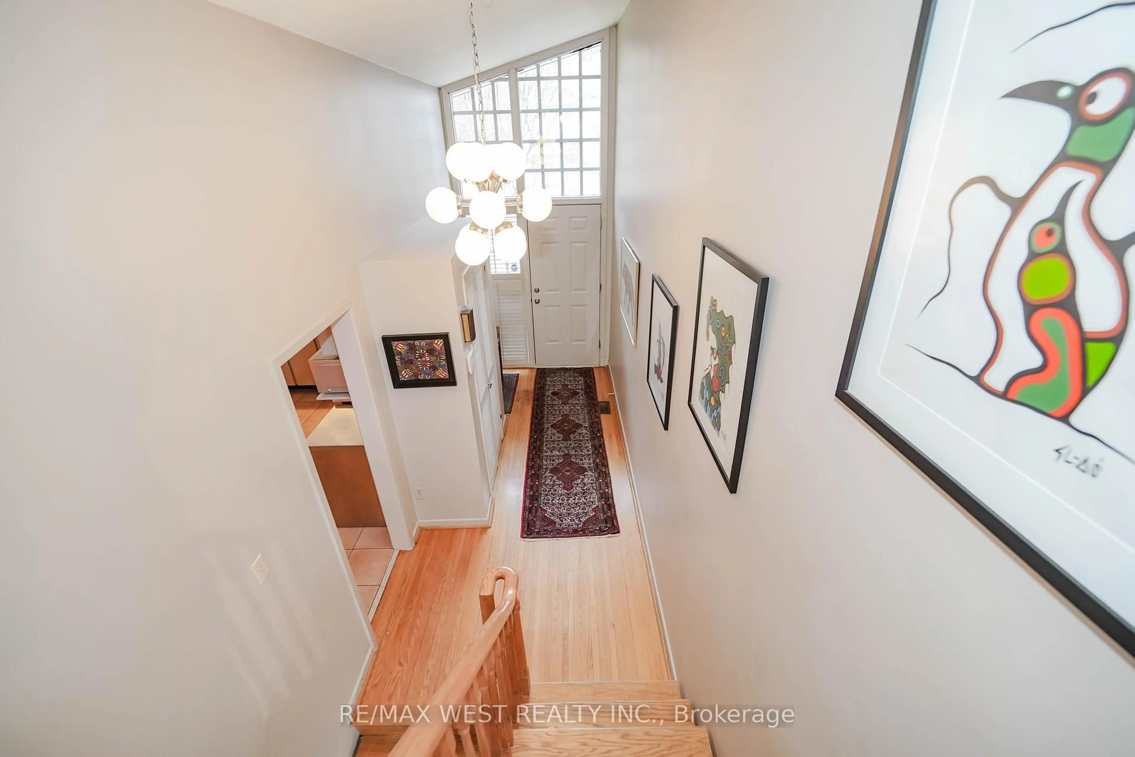 Indoor foyer for 47 Saint Georges Rd, Toronto Ontario M9A 3T2