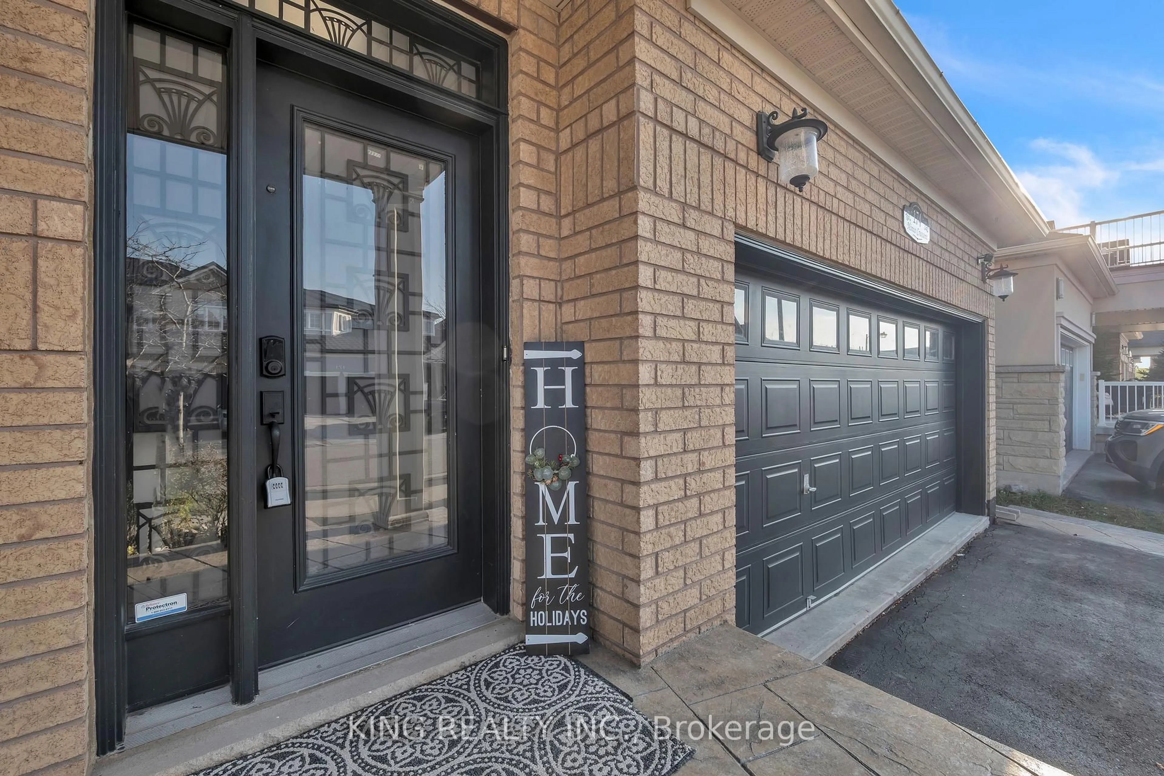 Indoor entryway for 174 Minto Cres, Milton Ontario L9T 7P5