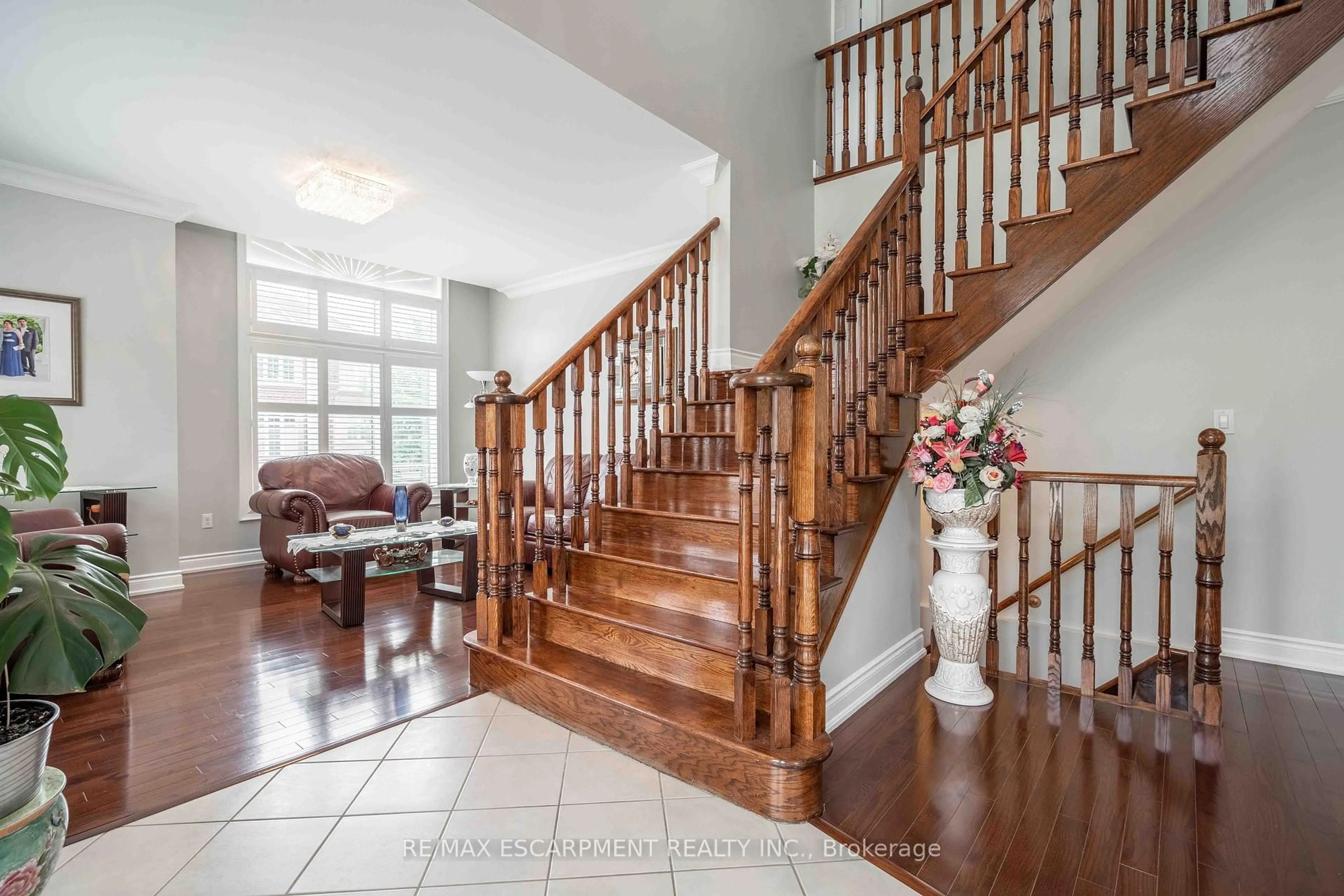 Indoor foyer for 3220 SORRENTO Cres, Burlington Ontario L7M 0N4