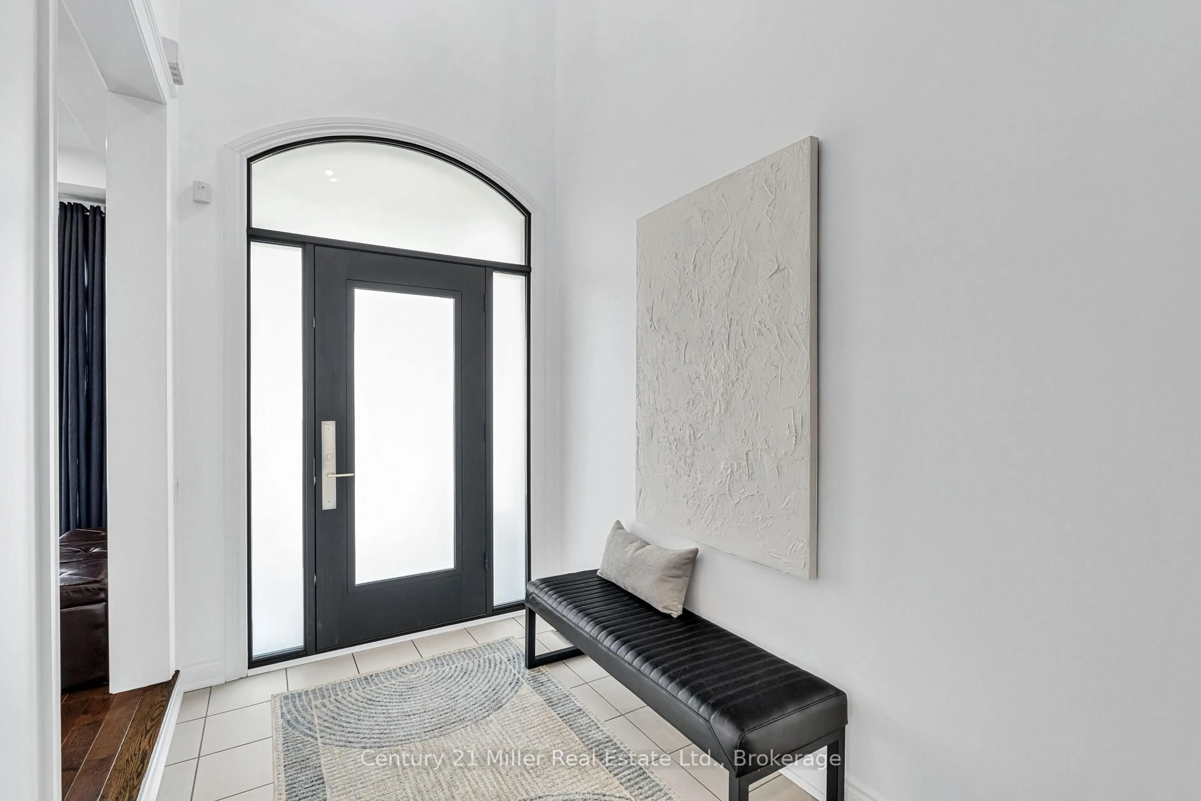 Indoor entryway for 202 Innville Cres, Oakville Ontario L6L 0B8