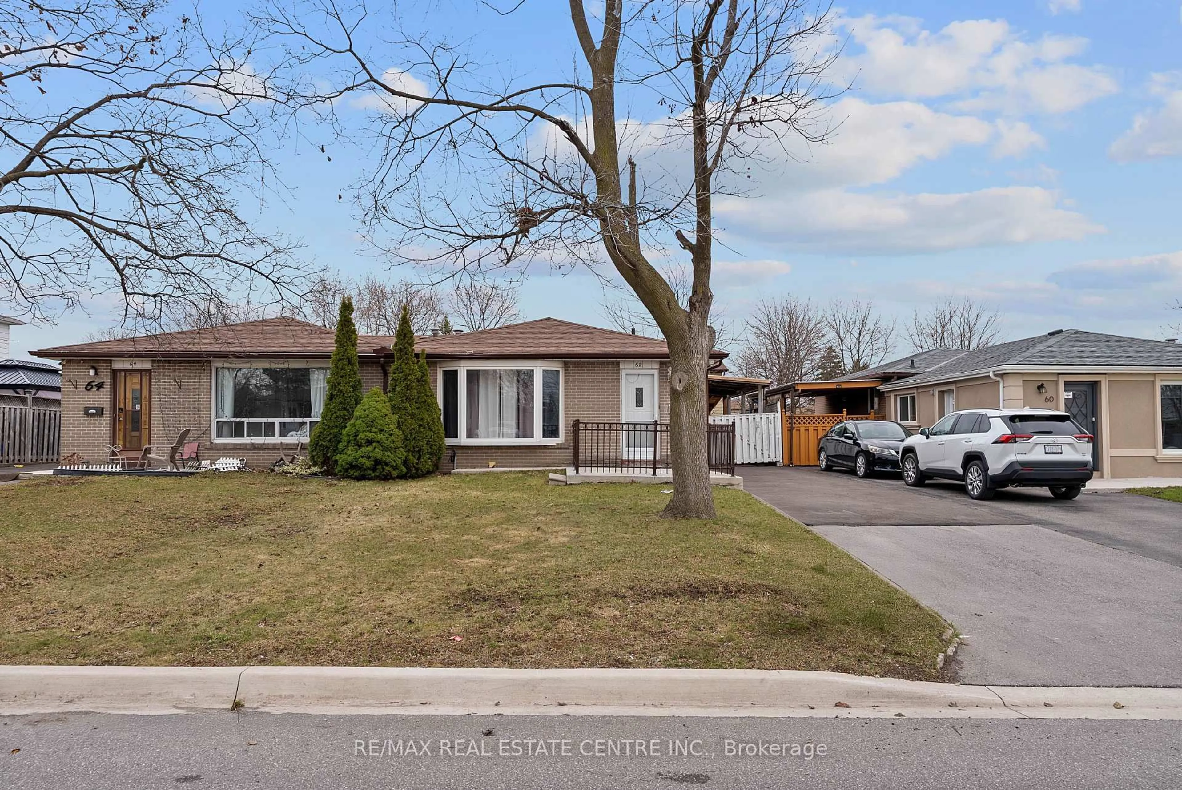 Home with brick exterior material, street for 62 Flamingo Cres, Brampton Ontario L6T 2G5