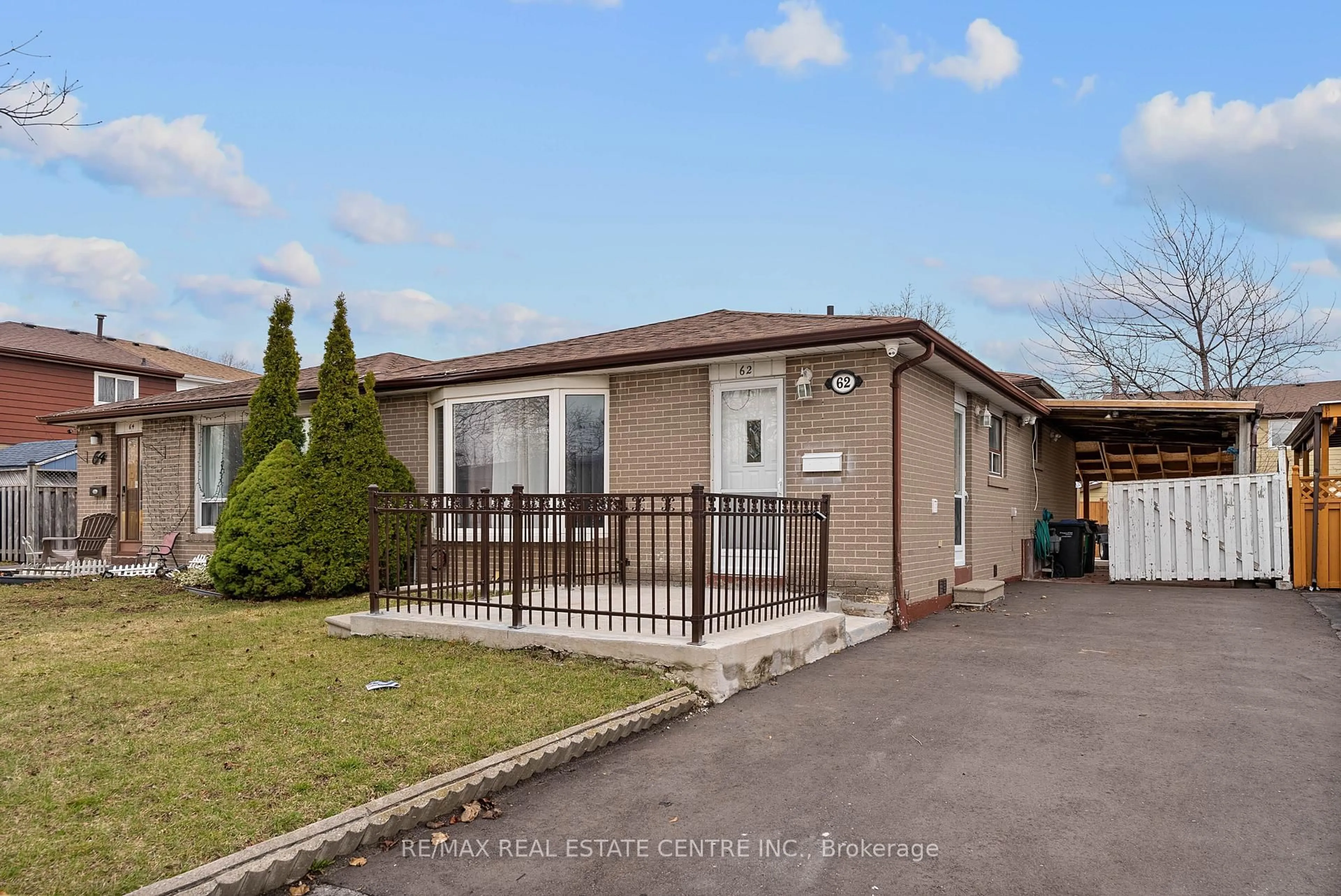 A pic from outside/outdoor area/front of a property/back of a property/a pic from drone, street for 62 Flamingo Cres, Brampton Ontario L6T 2G5