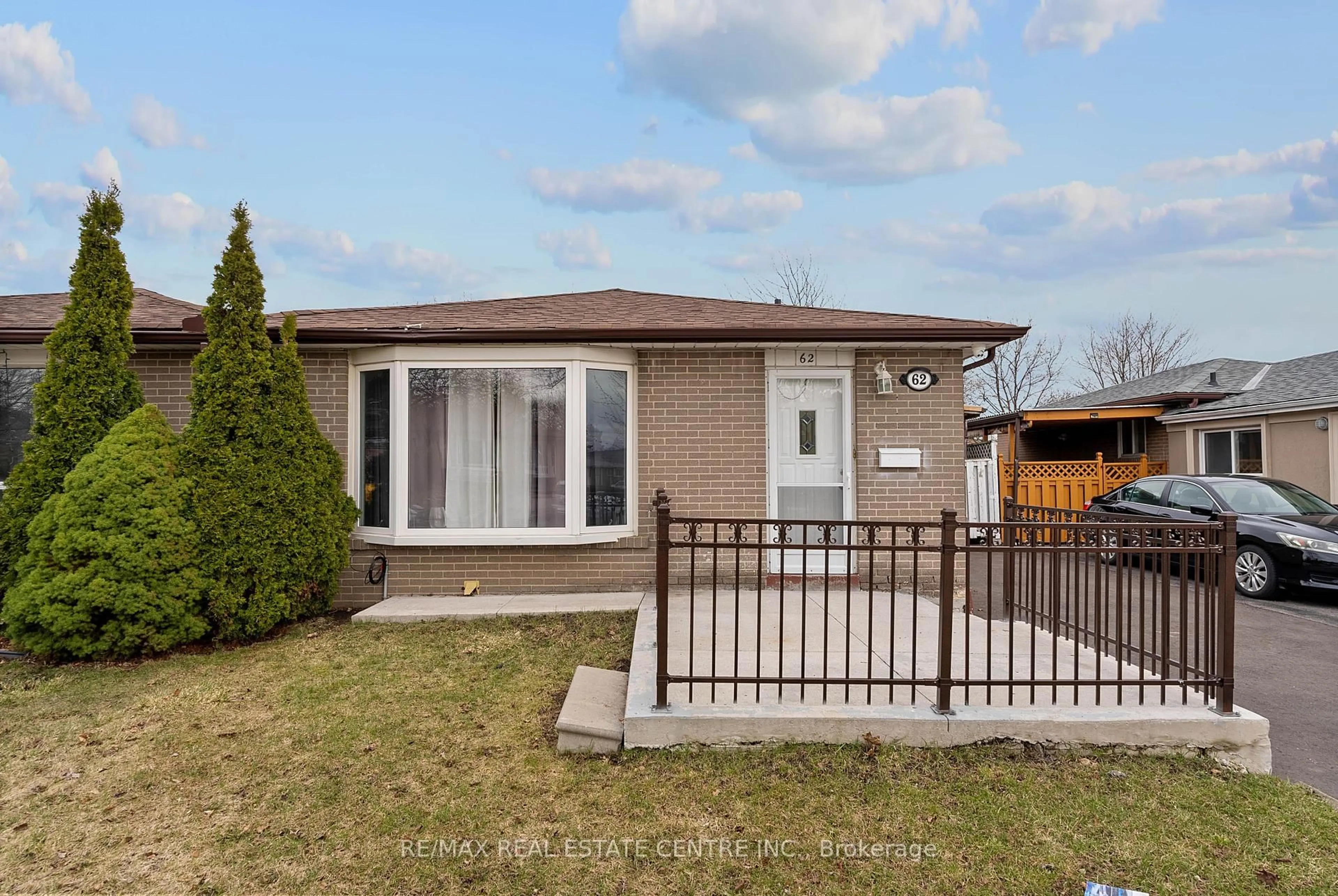 Home with vinyl exterior material, street for 62 Flamingo Cres, Brampton Ontario L6T 2G5