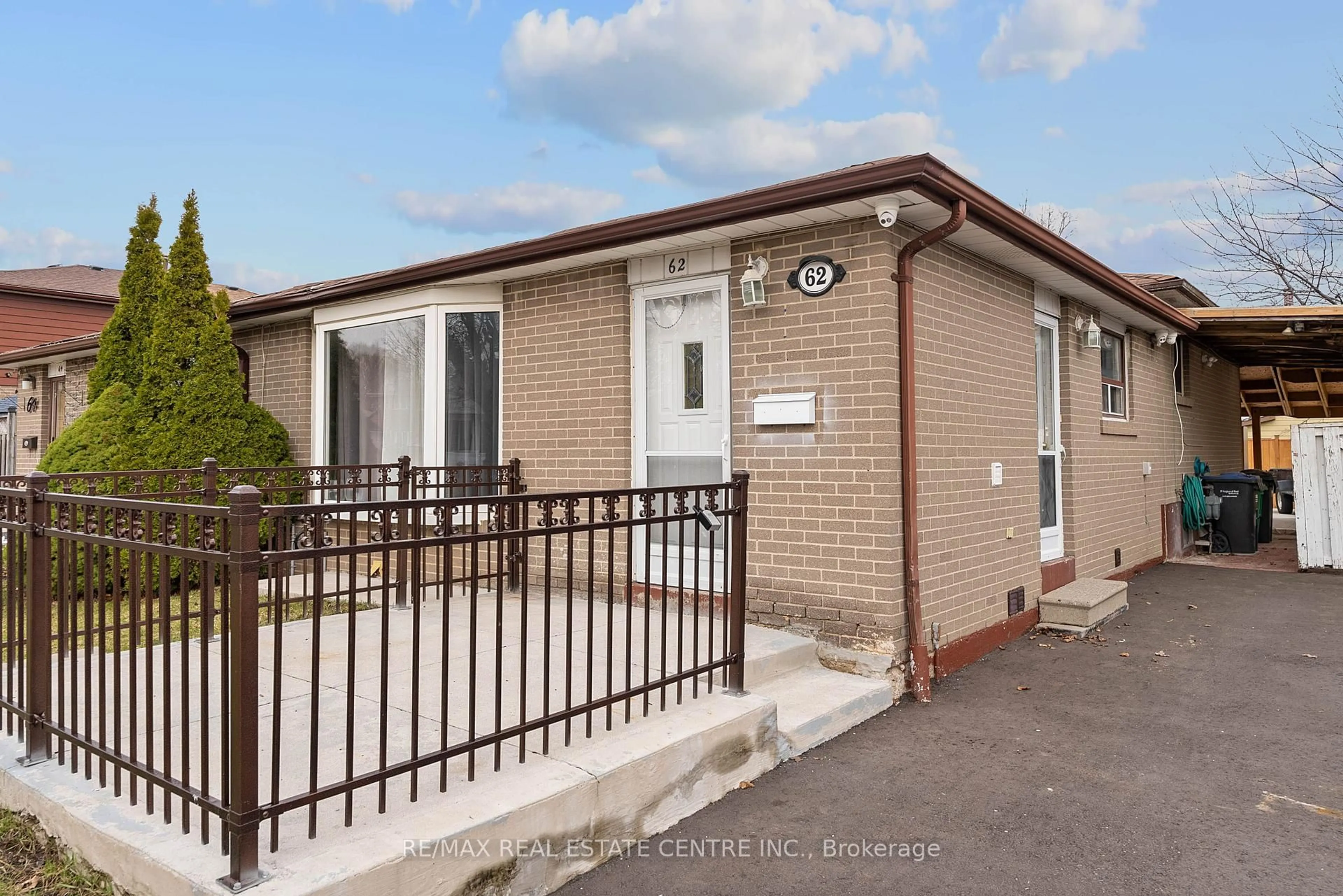 Home with brick exterior material, street for 62 Flamingo Cres, Brampton Ontario L6T 2G5