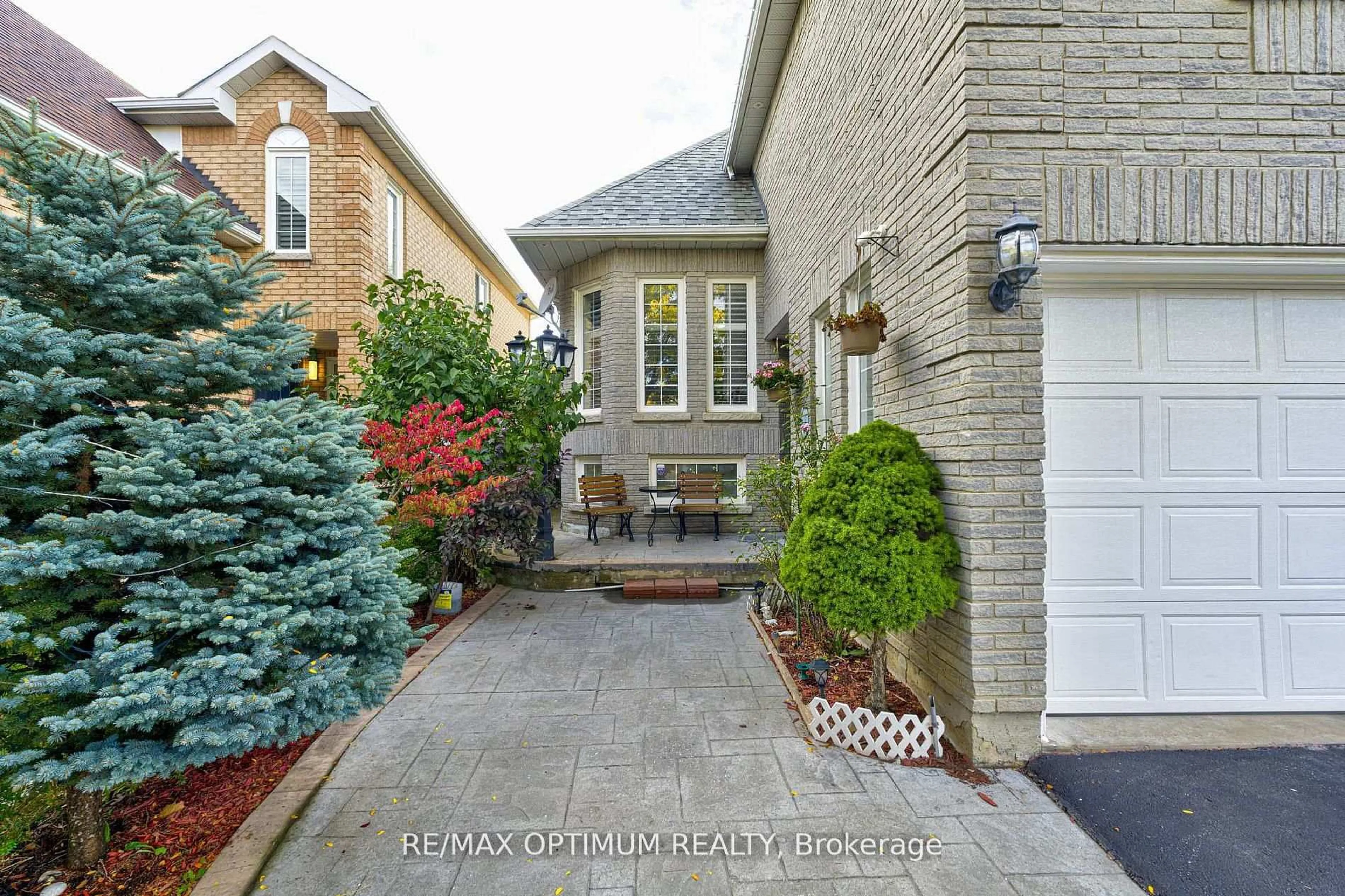 Home with brick exterior material, street for 3 Sweet Briar Lane, Brampton Ontario L6Z 4V3