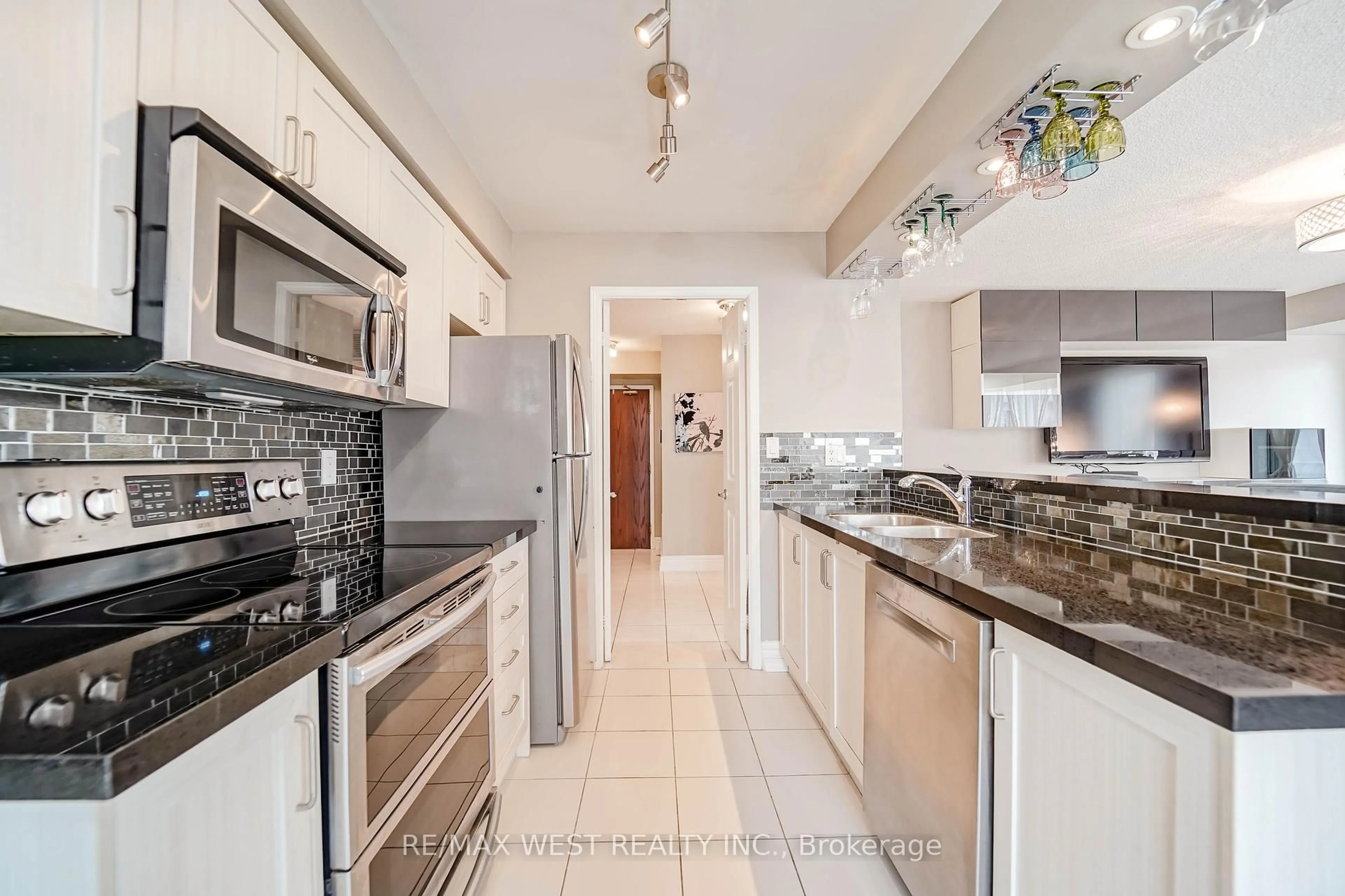 Unknown for 190 Manitoba St #309, Toronto Ontario M8Y 3Y8