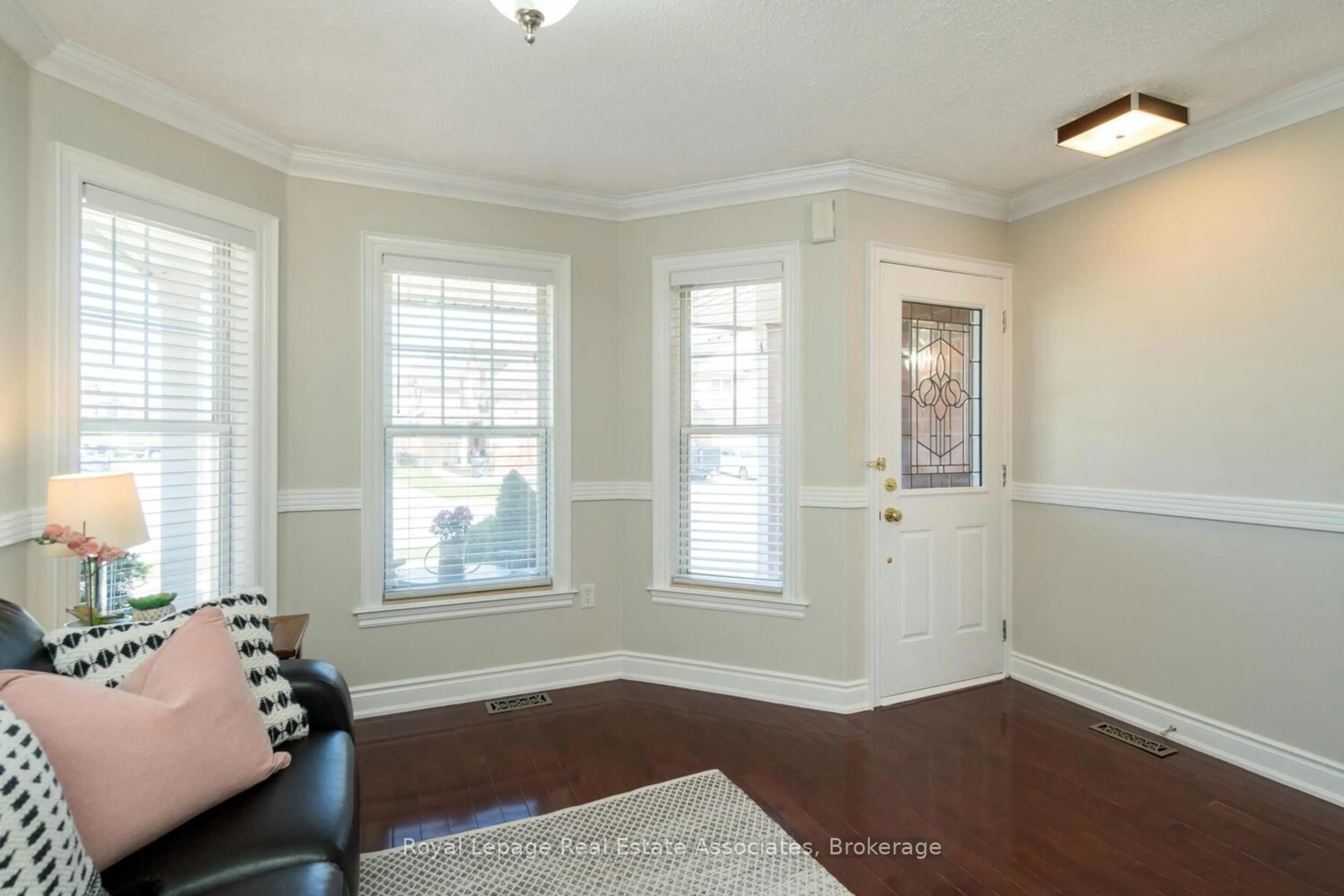 Unknown for 852 Luxton Dr, Milton Ontario L9T 6Y3