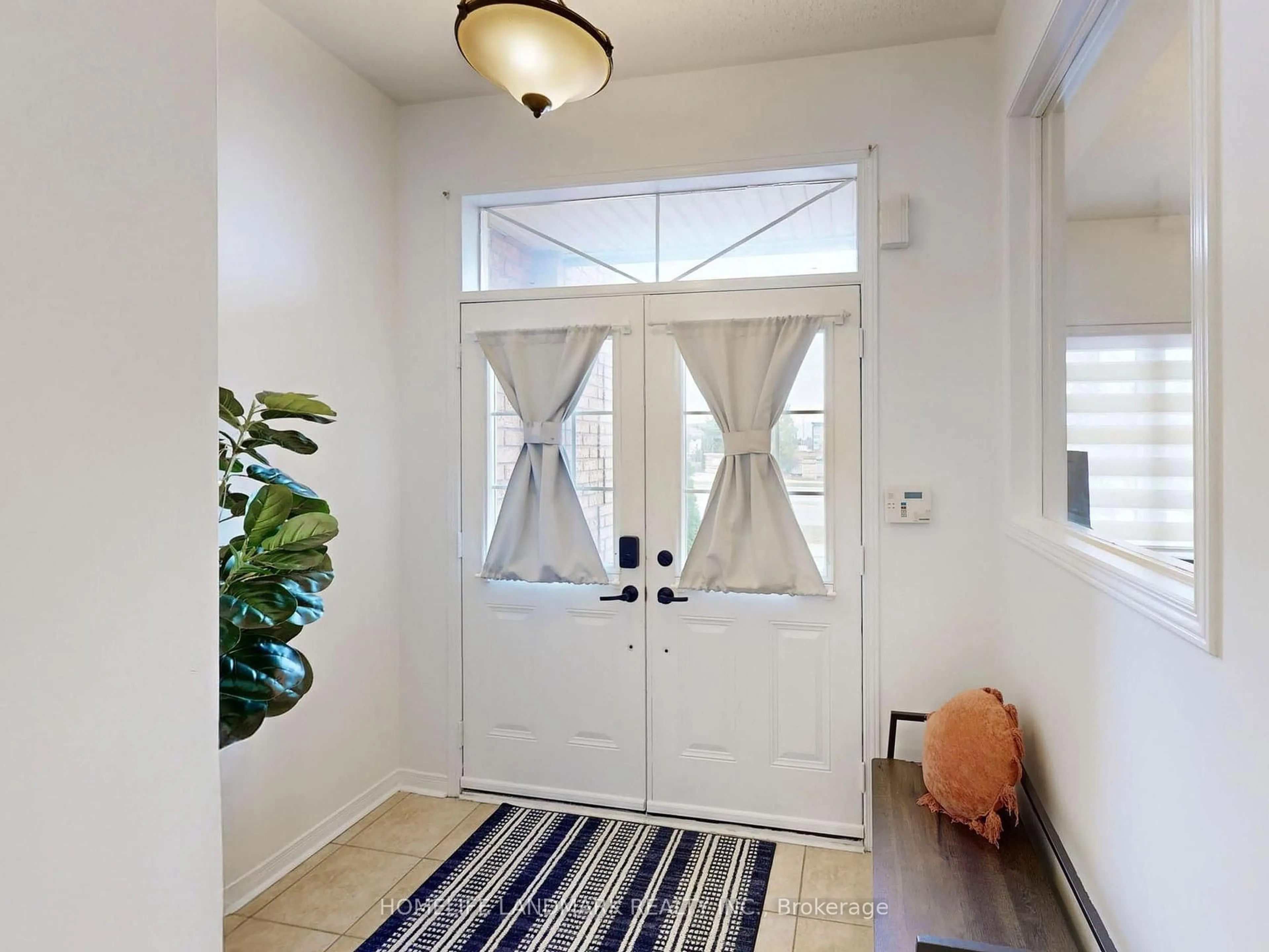 Indoor entryway for 15004 Danby Rd, Halton Hills Ontario L7G 0B3