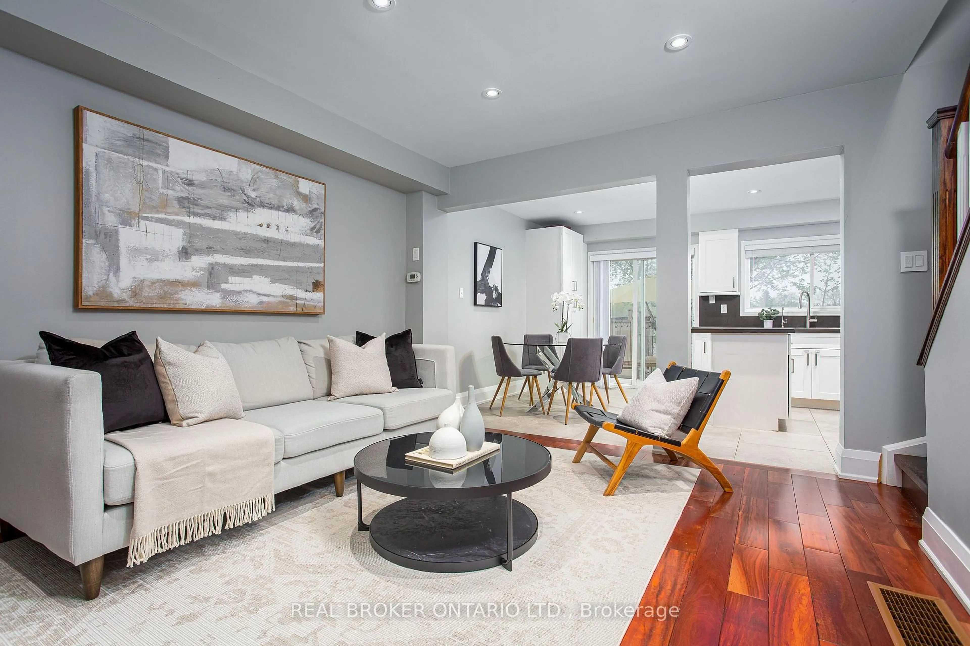 Living room with furniture, unknown for 86 Joymar Dr #TH71, Mississauga Ontario L5M 7Z6