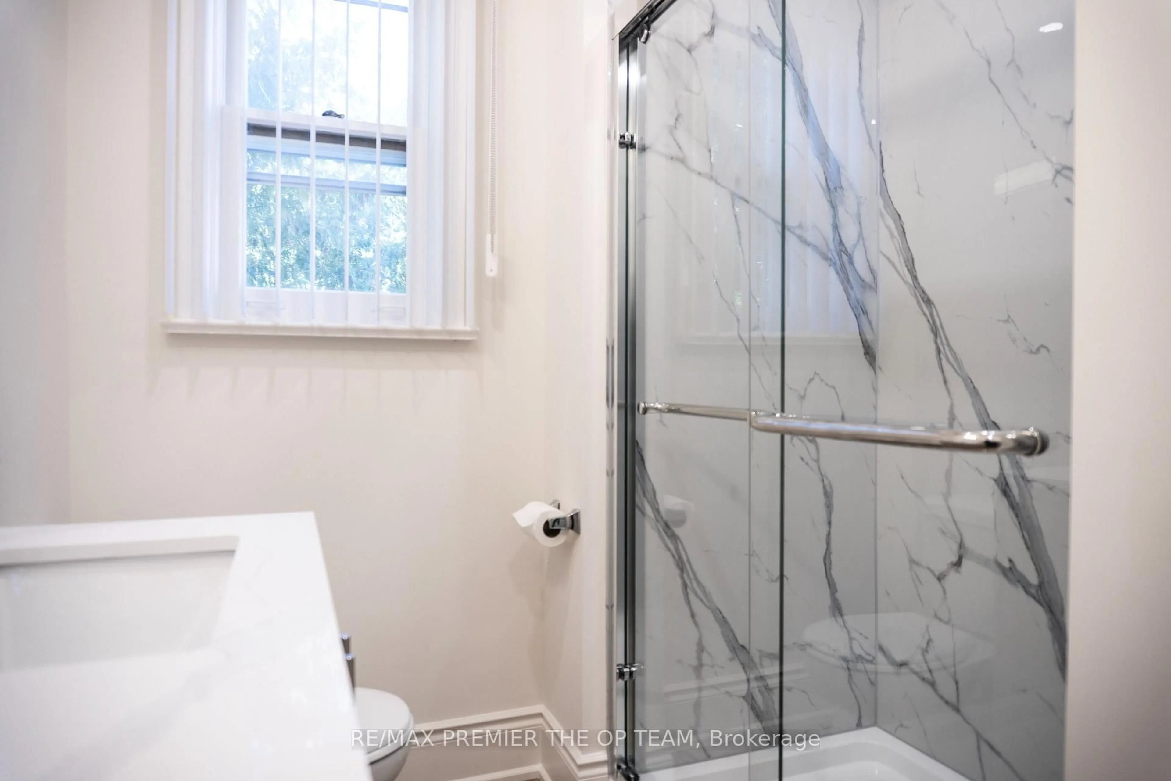 Standard bathroom, ceramic/tile floor for 148 Martin Grove Rd, Toronto Ontario M9B 4K9