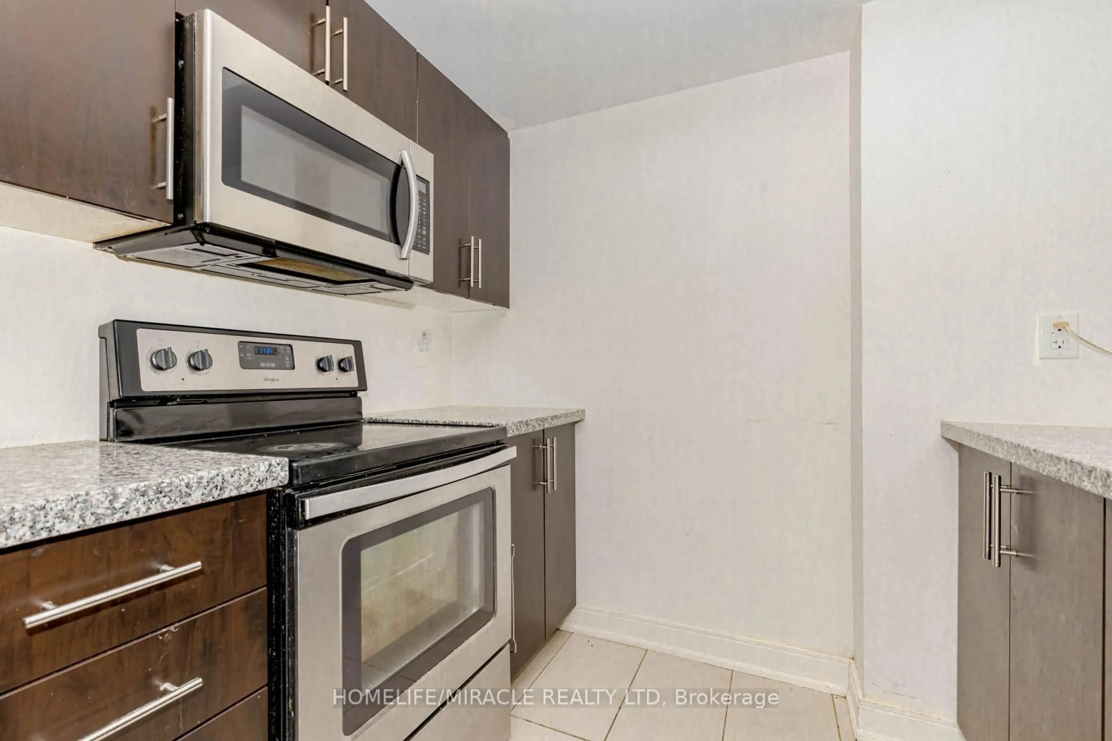 Standard kitchen, unknown for 100 Dufay Rd #29, Brampton Ontario L7A 4S3