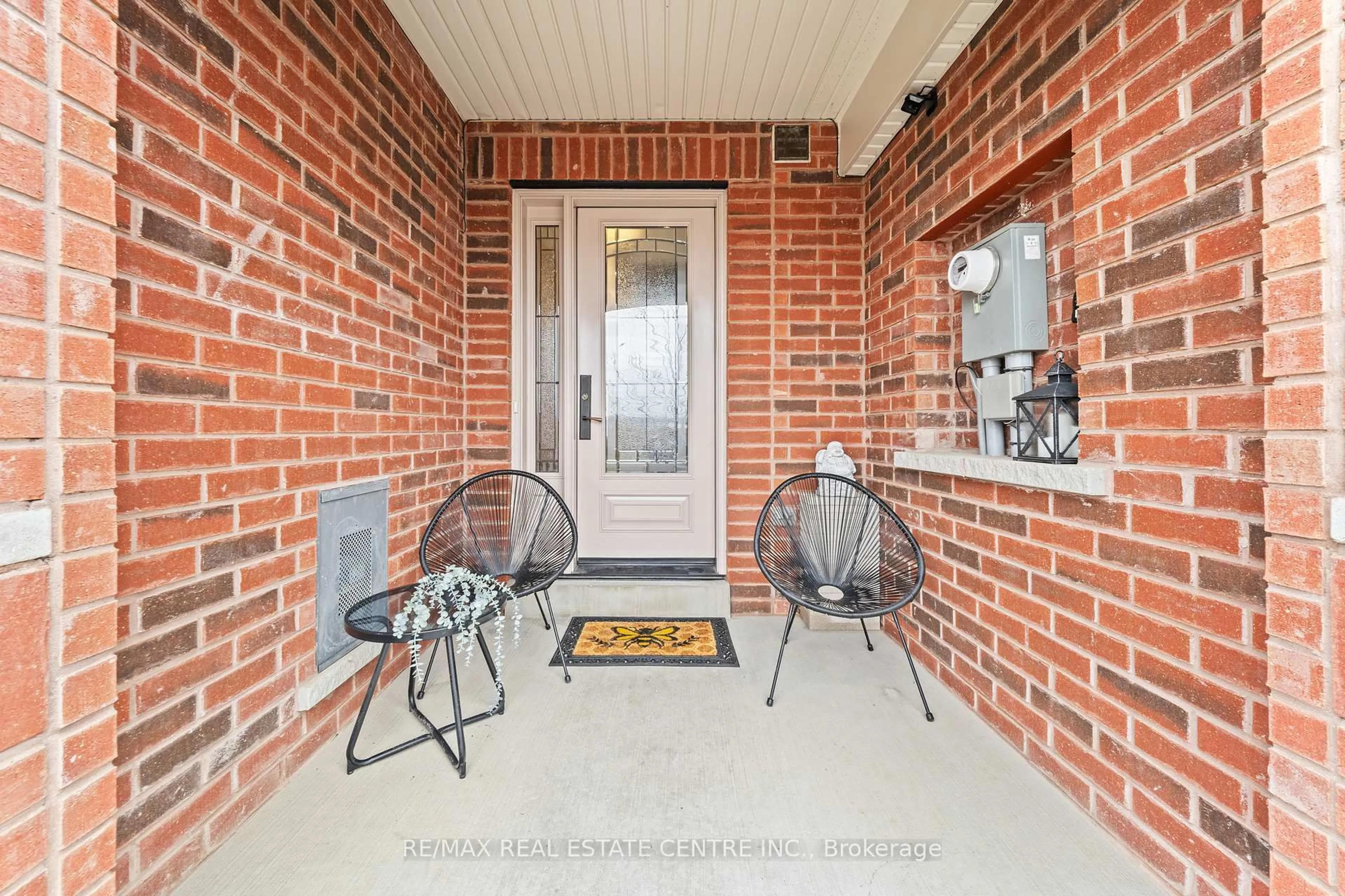Patio, street for 62 Sussexvale Dr, Brampton Ontario L6R 0W2
