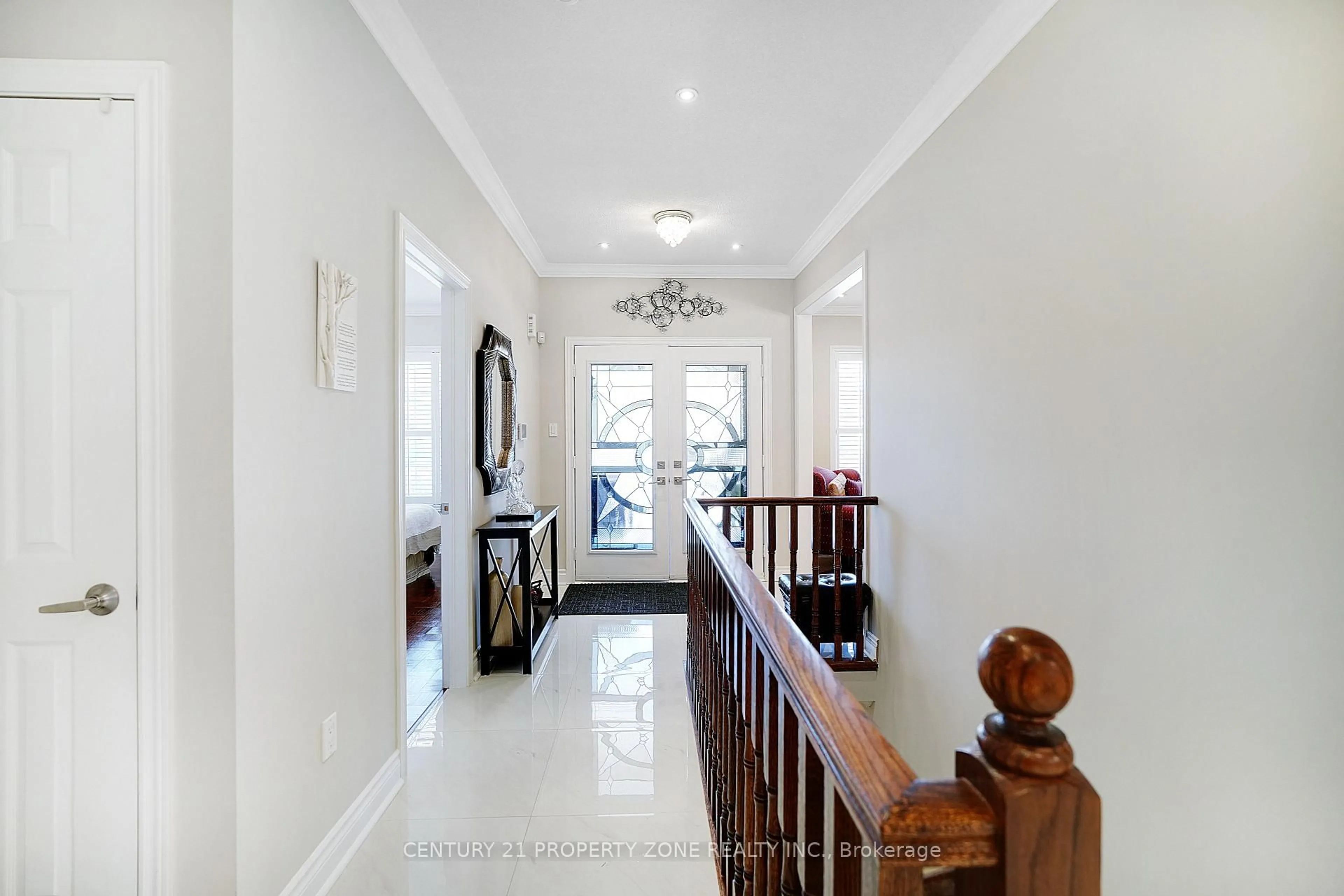 Indoor foyer for 38 Castlegate Blvd, Brampton Ontario L6P 2L3