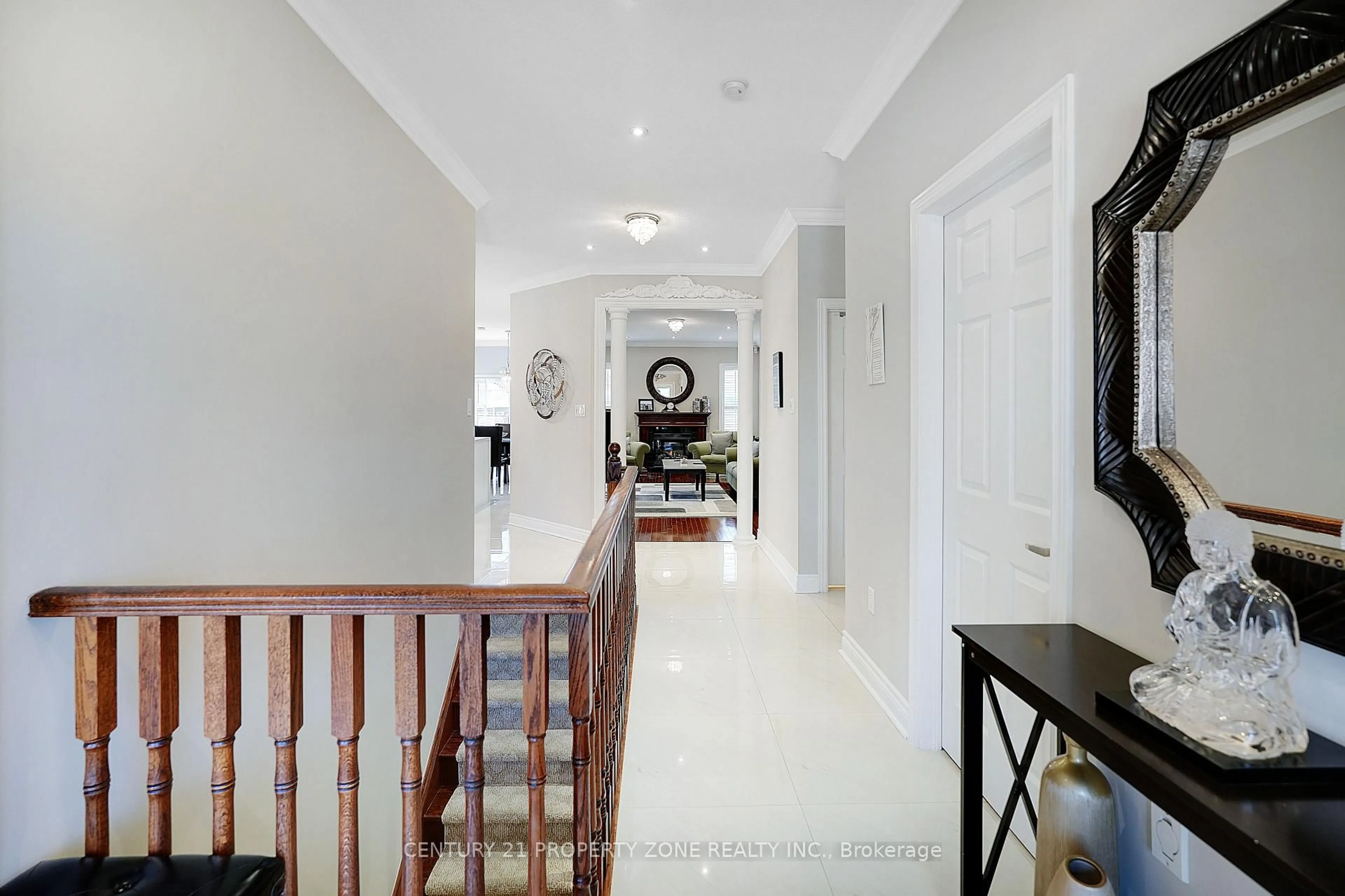 Indoor foyer for 38 Castlegate Blvd, Brampton Ontario L6P 2L3