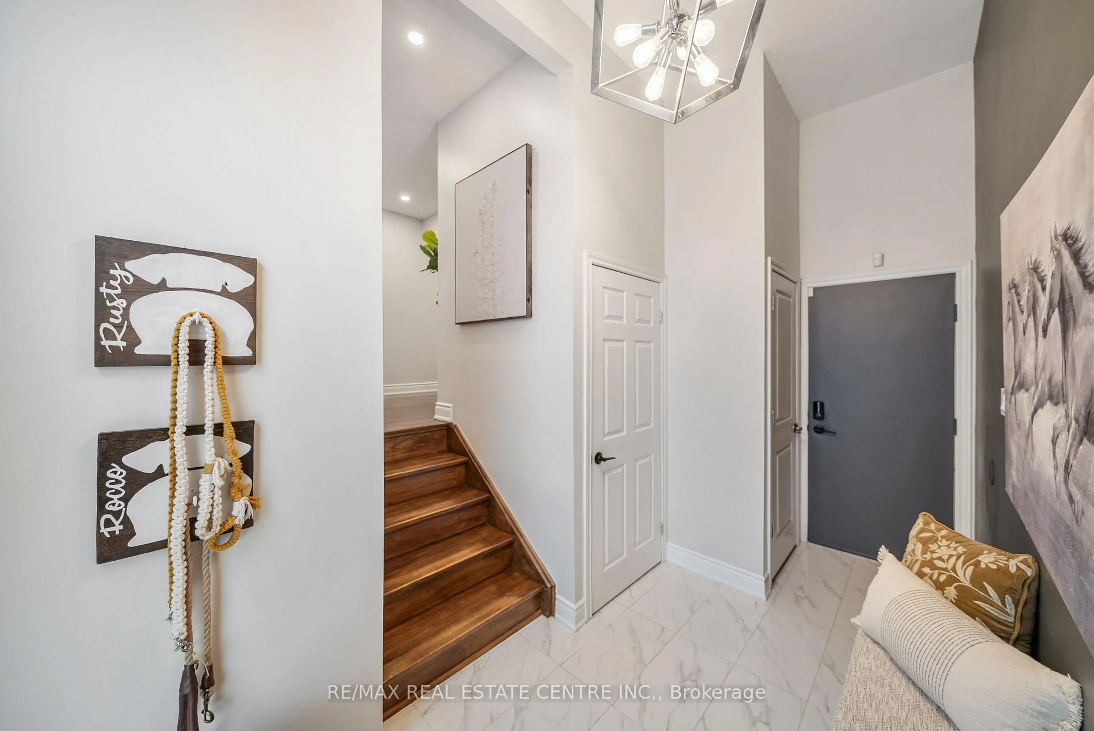 Indoor entryway for 326 Whitehead Cres, Caledon Ontario L7E 3Y5