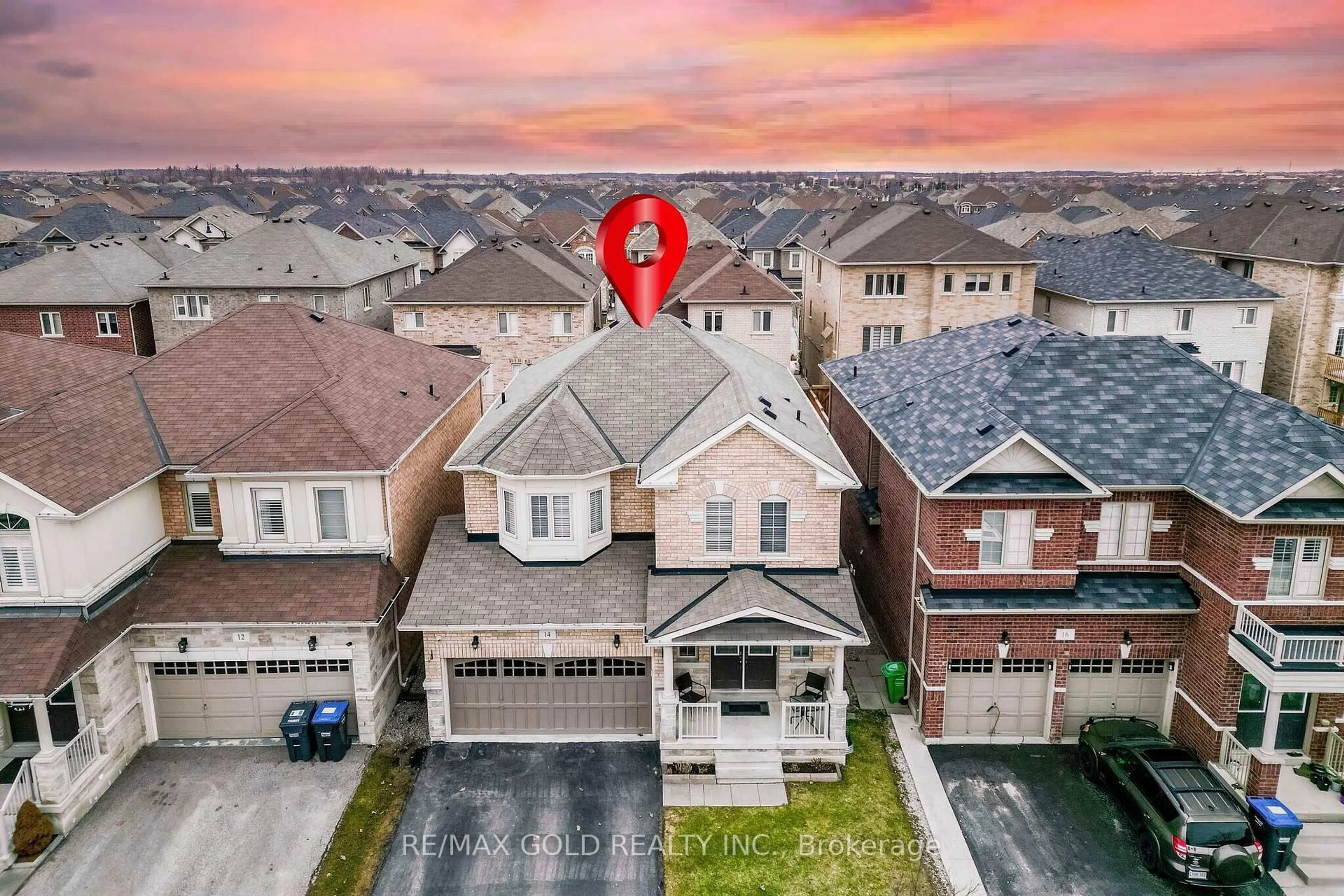 A pic from outside/outdoor area/front of a property/back of a property/a pic from drone, street for 14 Lloyd Cres, Brampton Ontario L7A 4J5