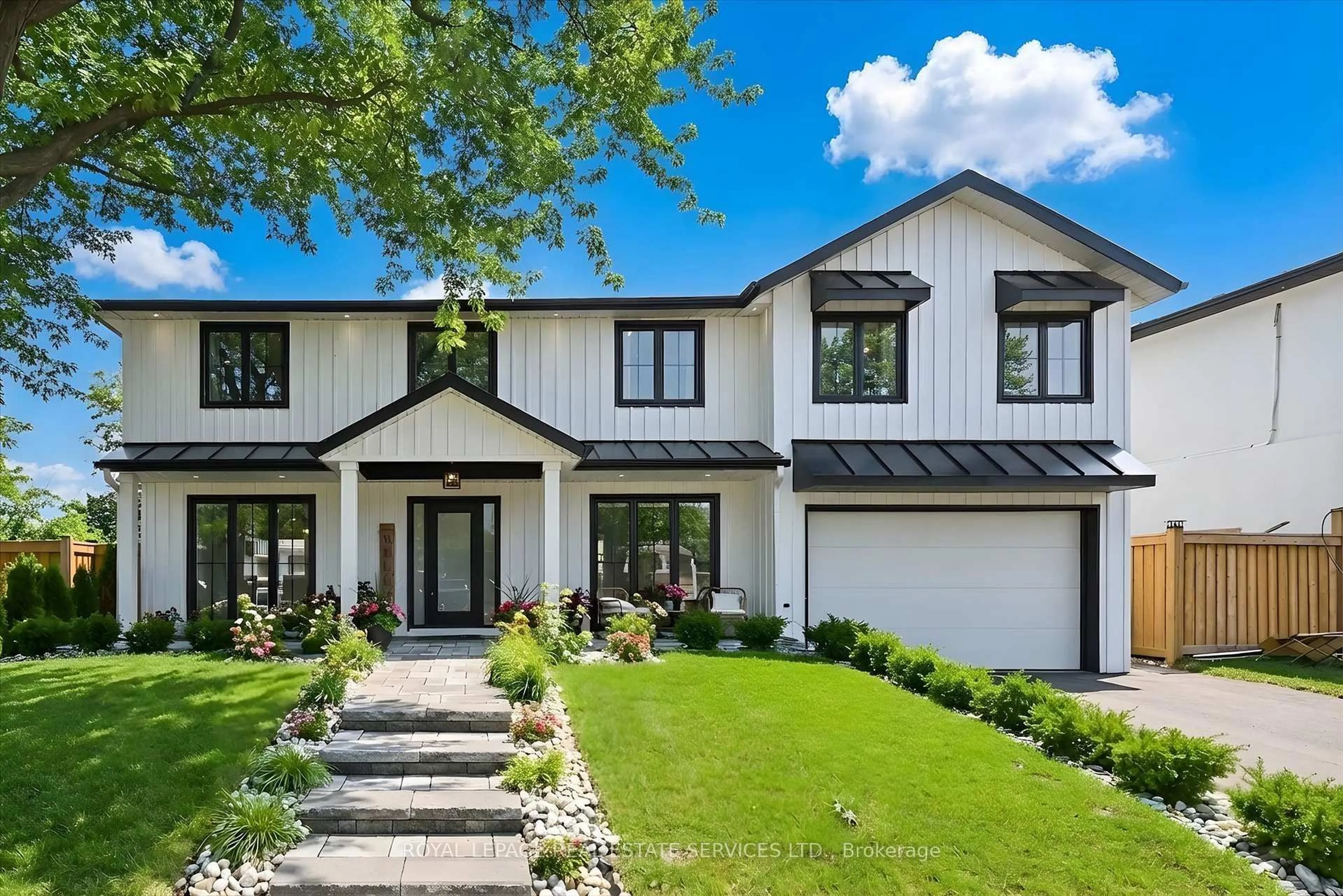 Home with vinyl exterior material, street for 2212 Urwin Cres, Oakville Ontario L6L 2T2