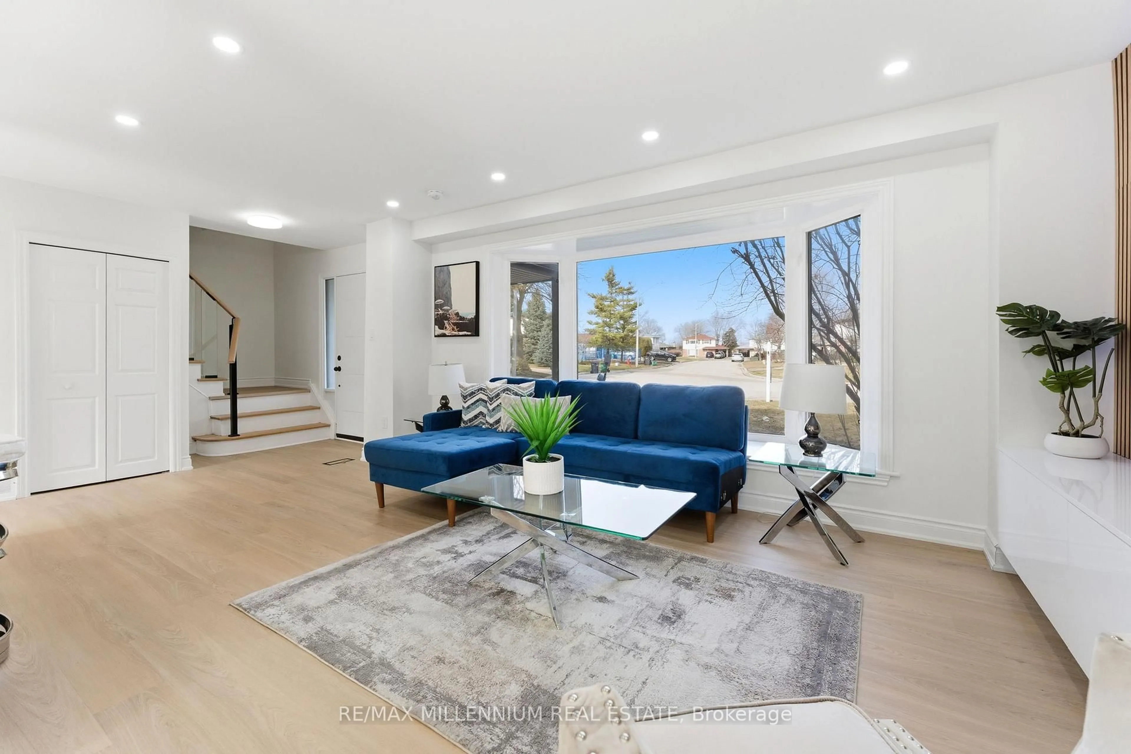 Living room with furniture, unknown for 30 Allendale Rd, Brampton Ontario L6W 2Y8