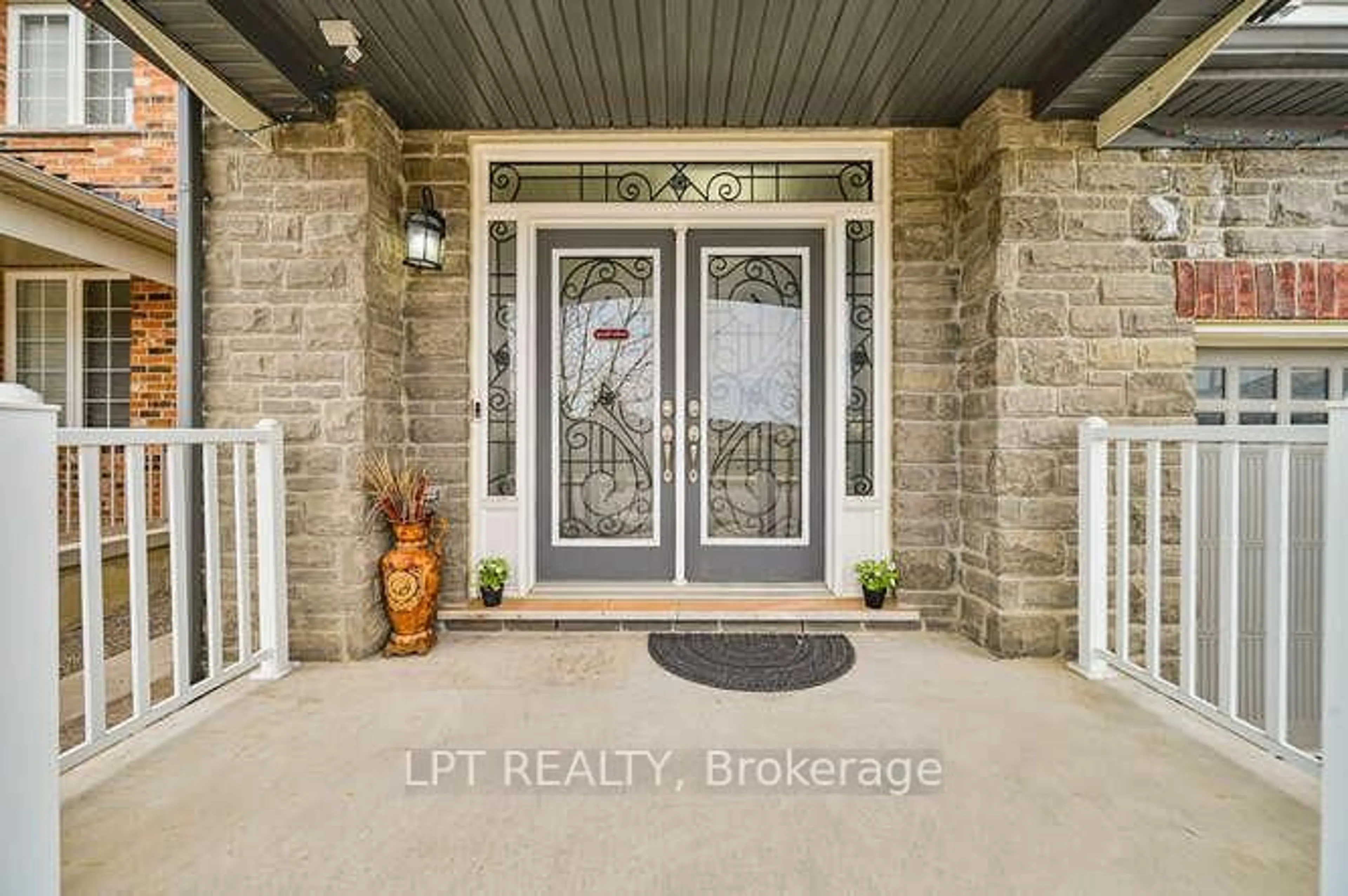 Indoor entryway for 79 Larson Peak Rd, Caledon Ontario L7C 3P2