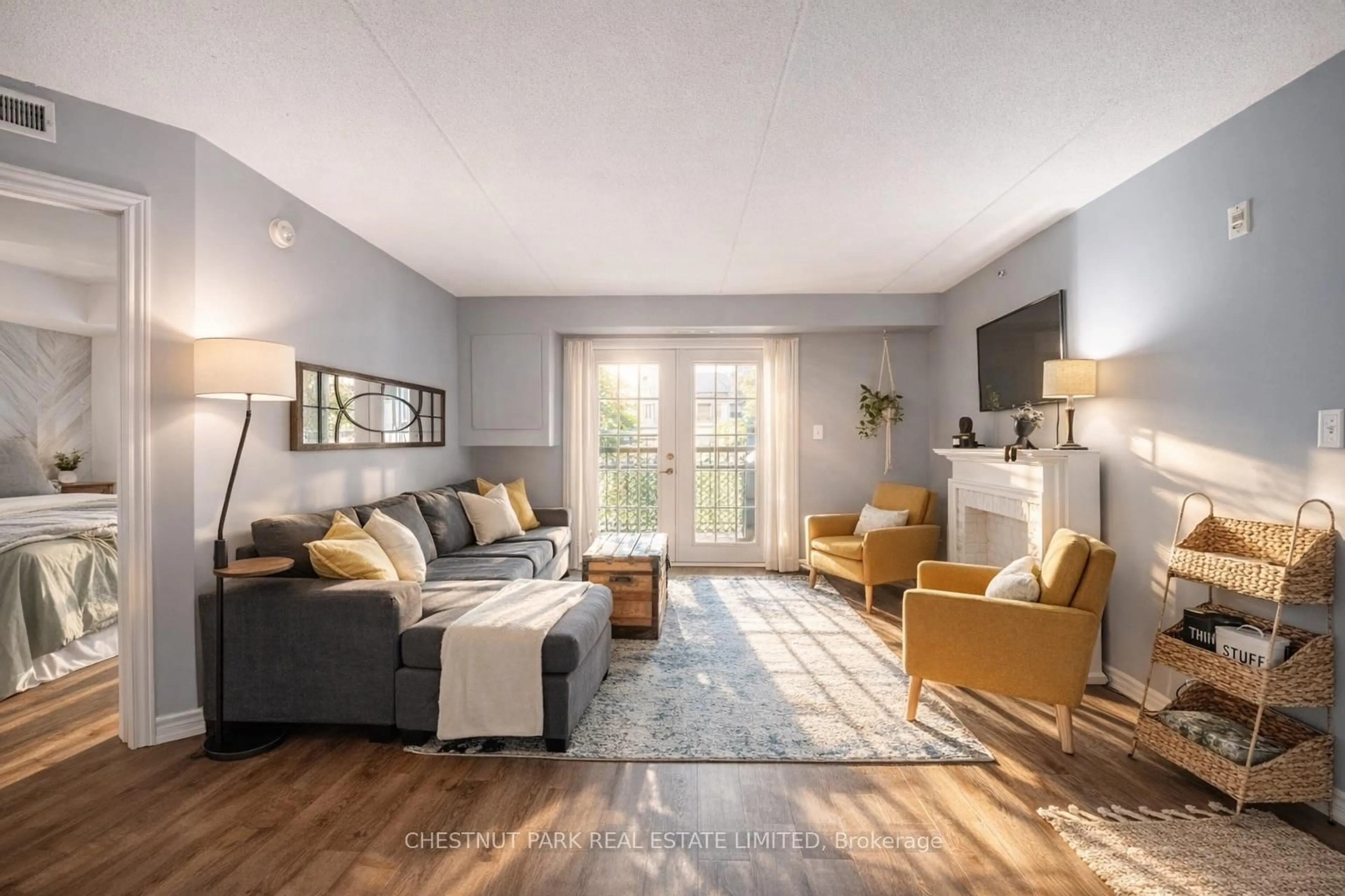 Living room with furniture, unknown for 2055 Appleby Line #306, Burlington Ontario L7L 7H1