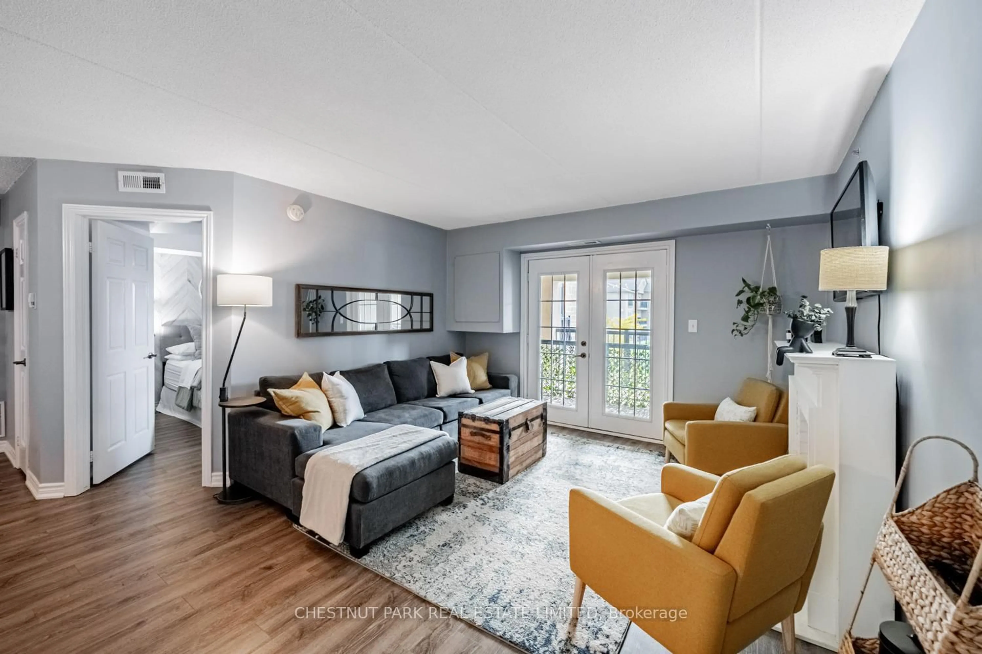 Living room with furniture, unknown for 2055 Appleby Line #306, Burlington Ontario L7L 7H1