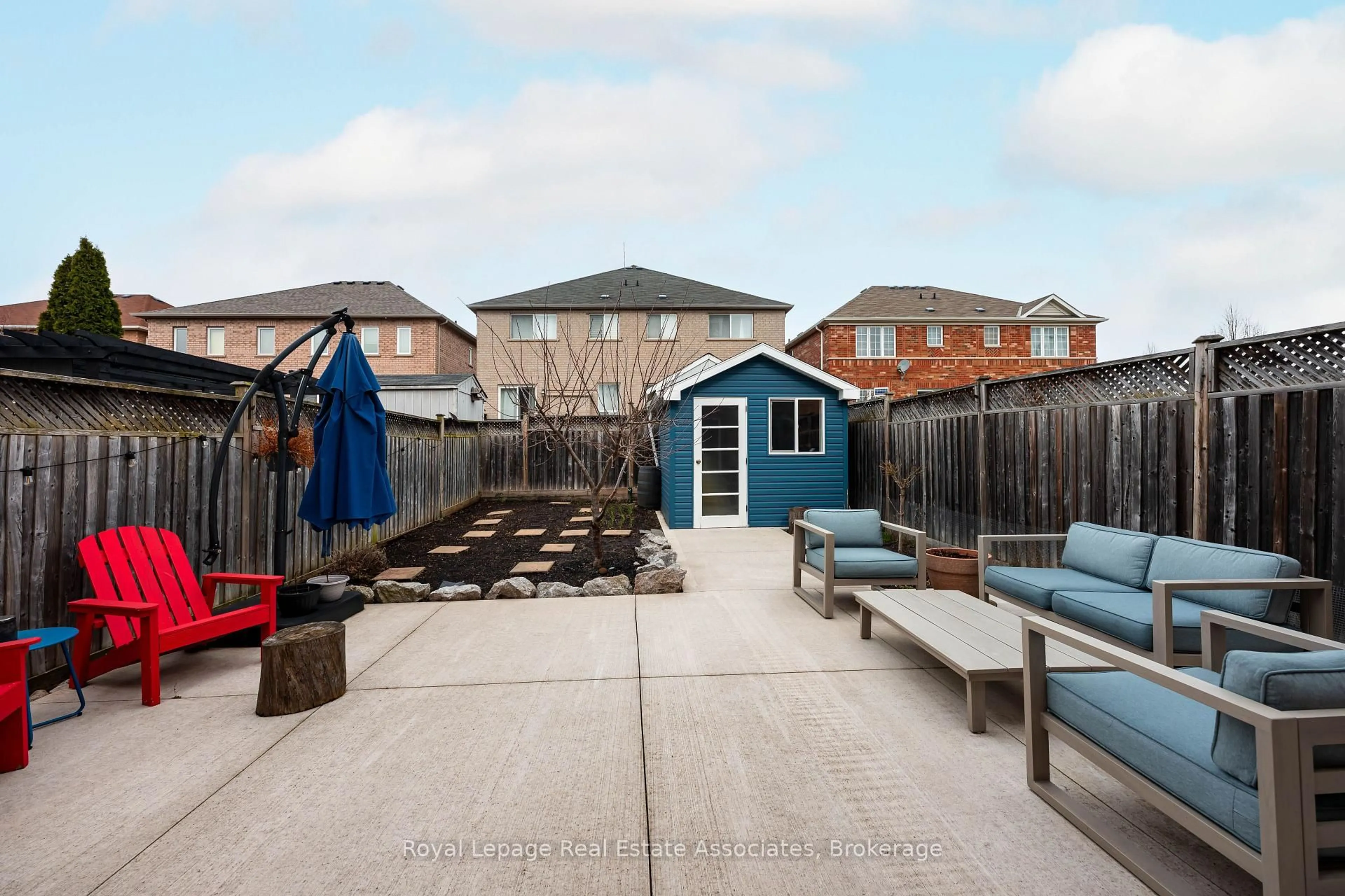 Patio, street for 3867 Stardust Dr, Mississauga Ontario L5M 7Z9