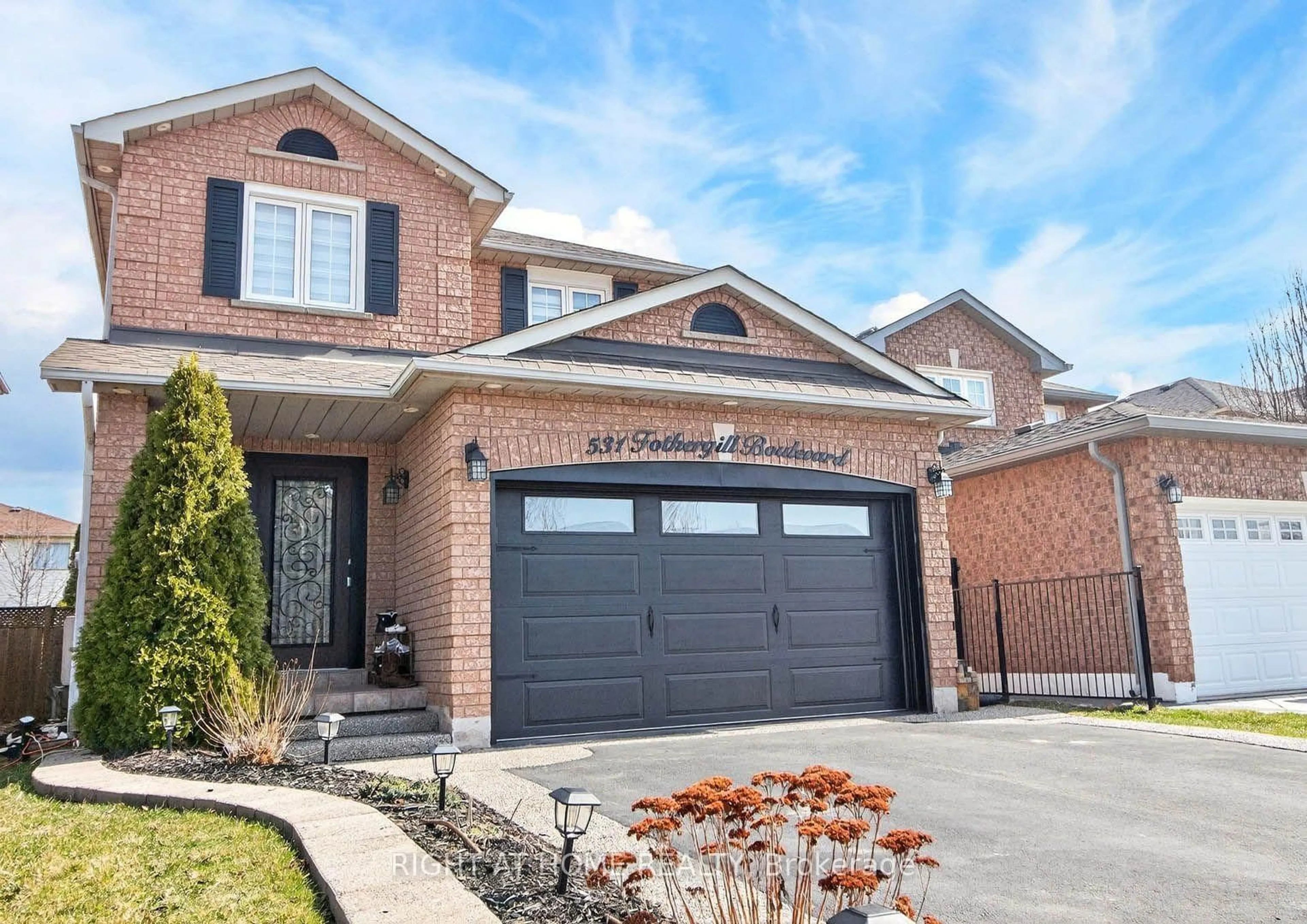 Home with brick exterior material, street for 531 FOTHERGILL Blvd, Burlington Ontario L7L 6G1