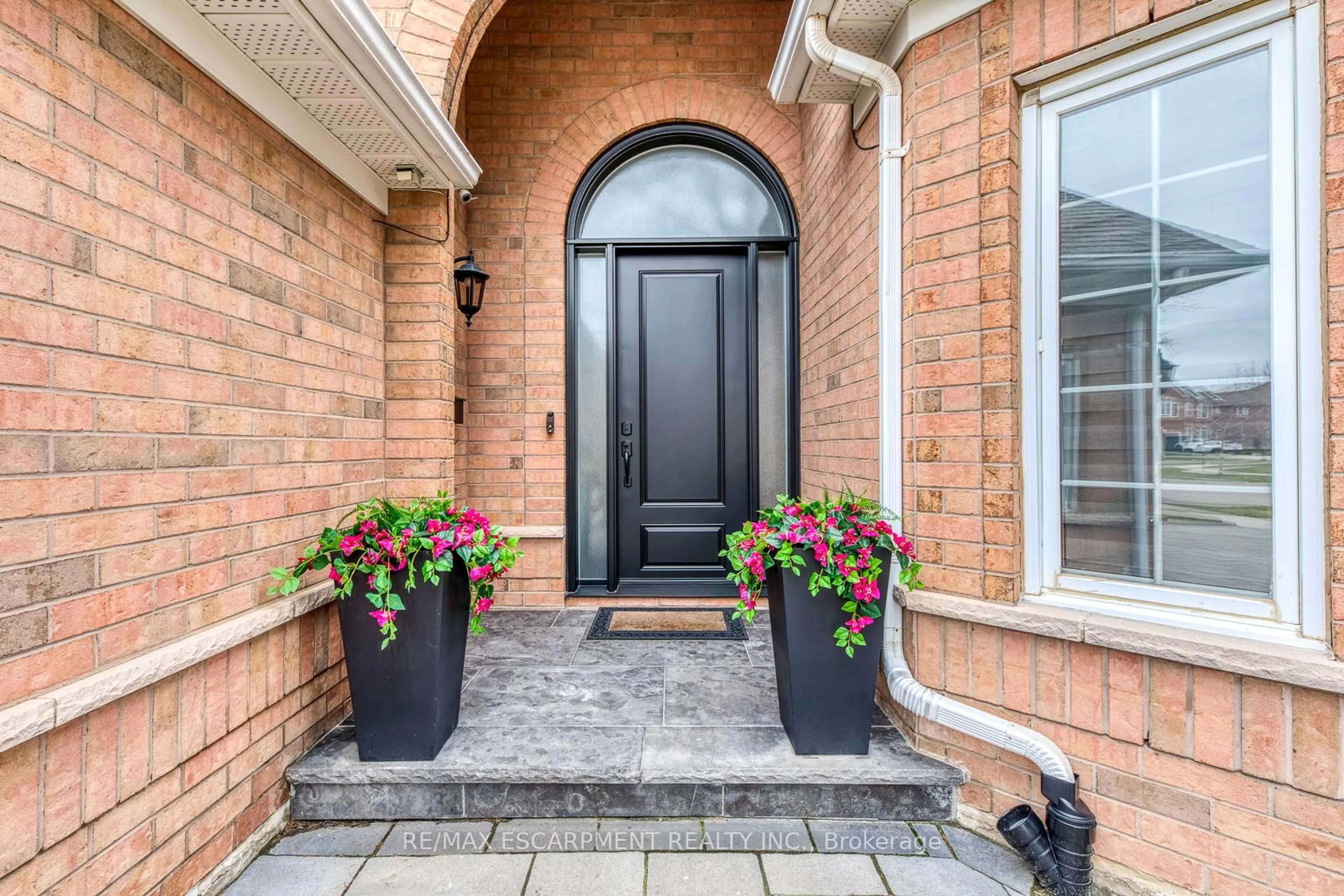 Indoor entryway for 4366 Latimer Cres, Burlington Ontario L7M 4R2