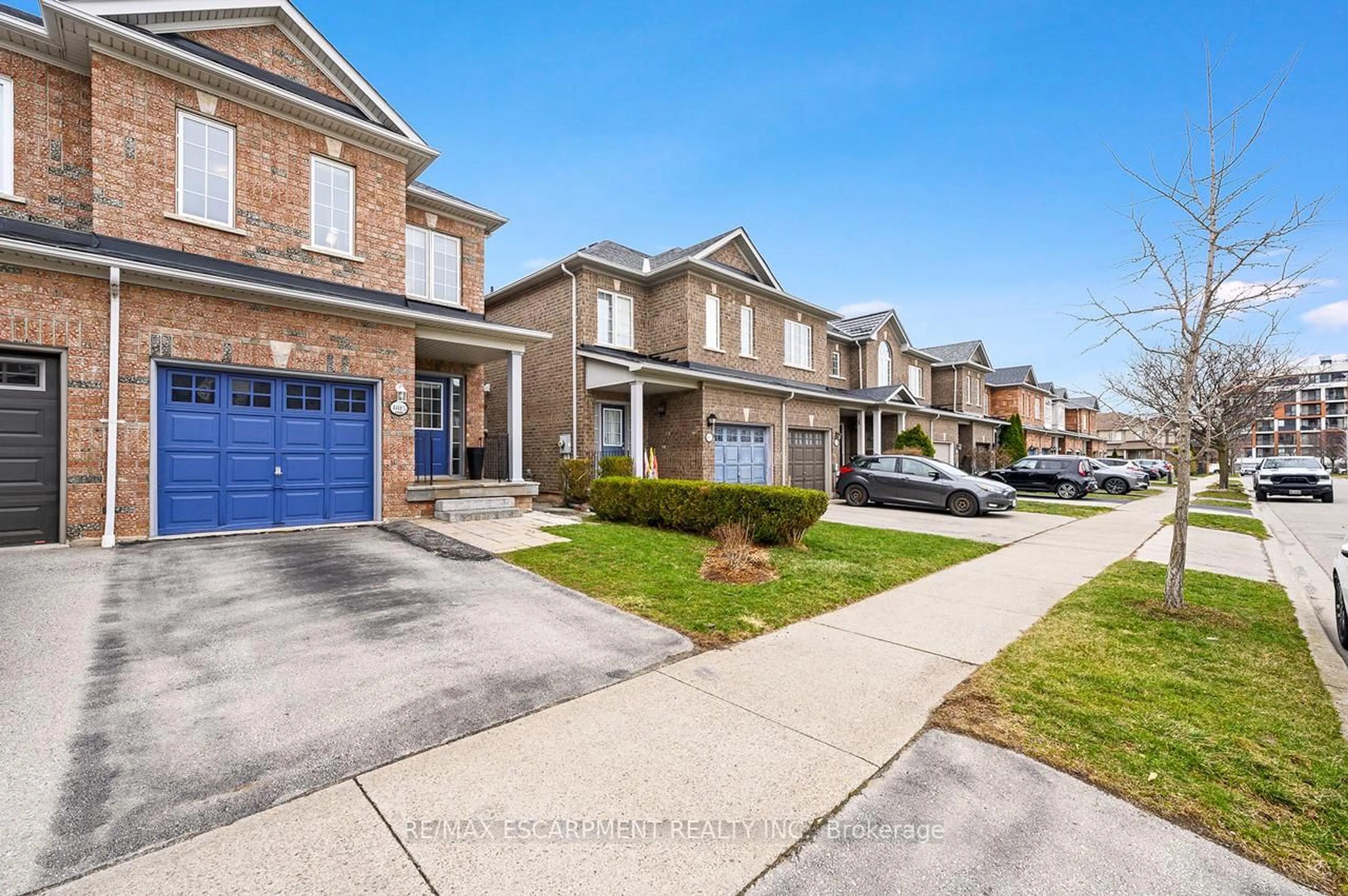 Home with brick exterior material, street for 1815 Cobra Cres, Burlington Ontario L7L 7M1