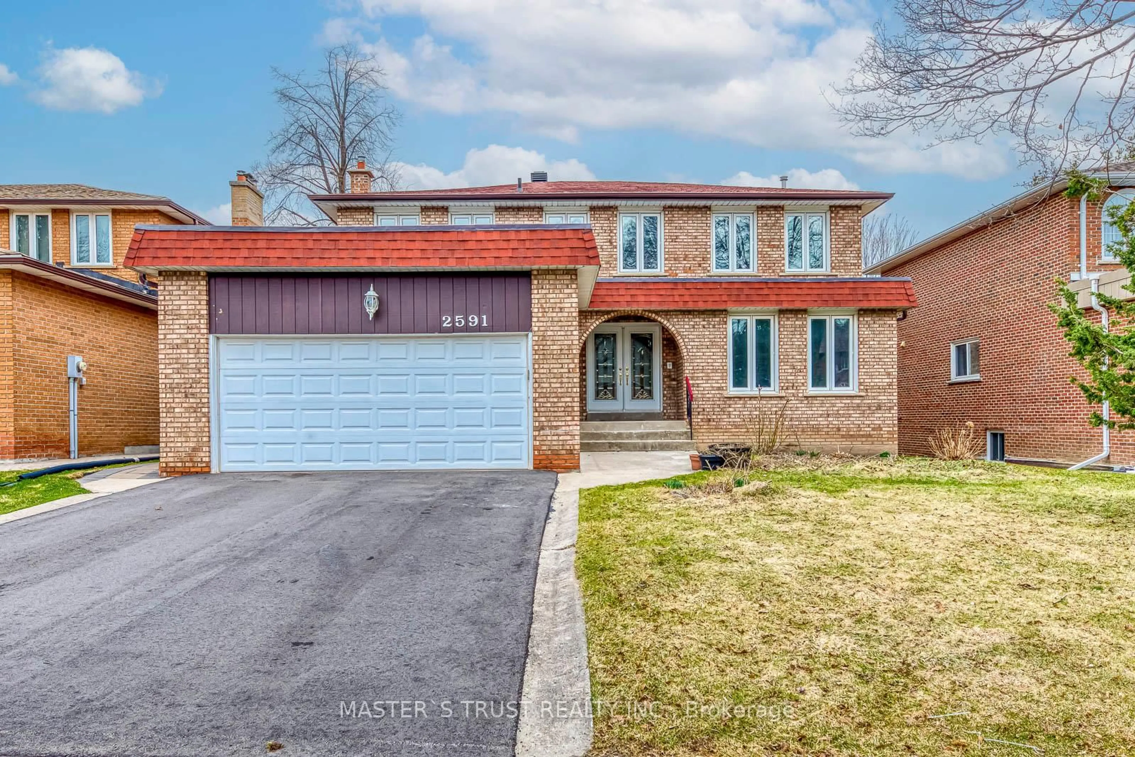 Home with brick exterior material, street for 2591 Robin Dr, Mississauga Ontario L5K 2G2