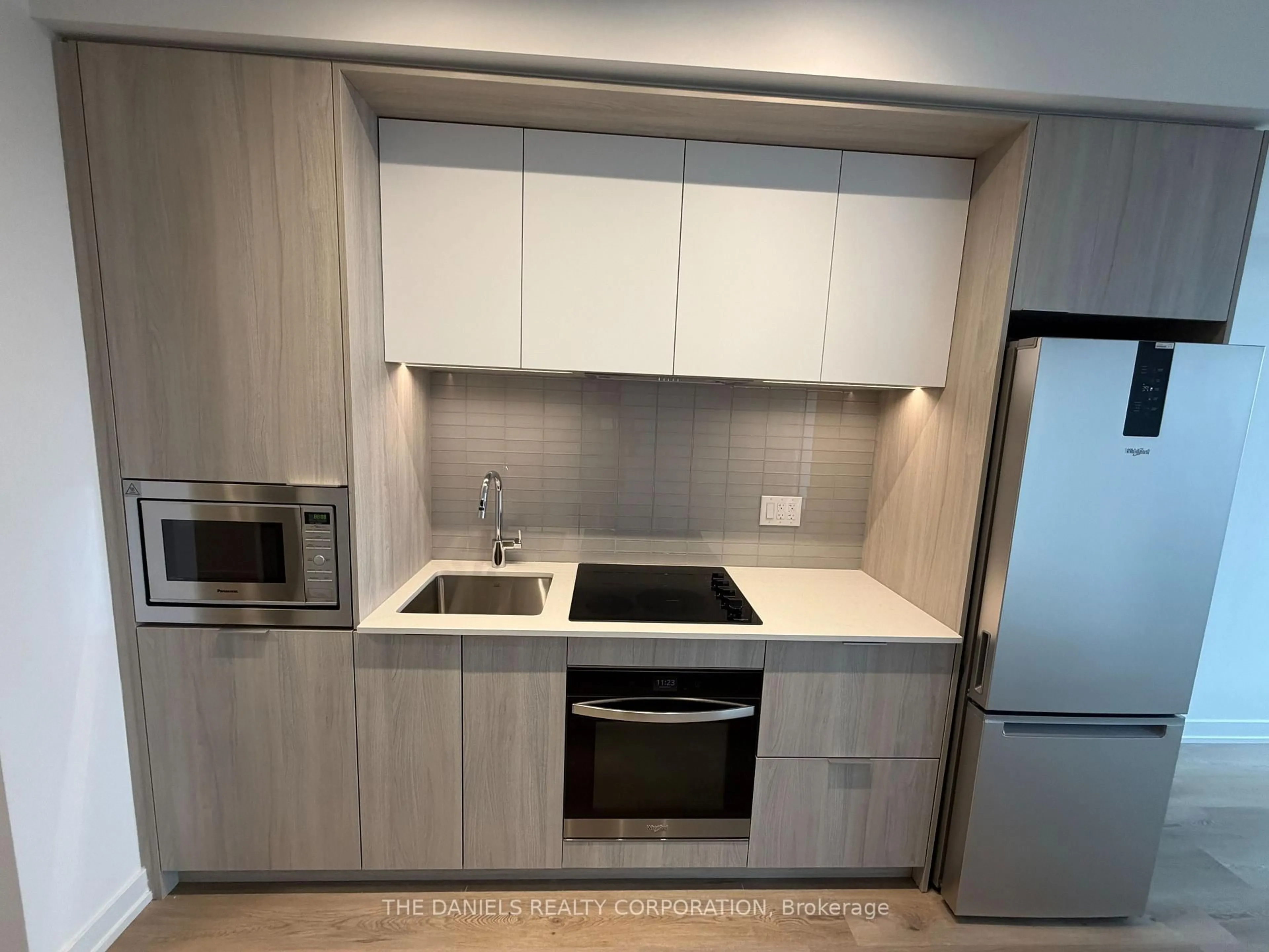 Standard kitchen, unknown for 395 Square One Dr #2112, Mississauga Ontario L5B 0P6