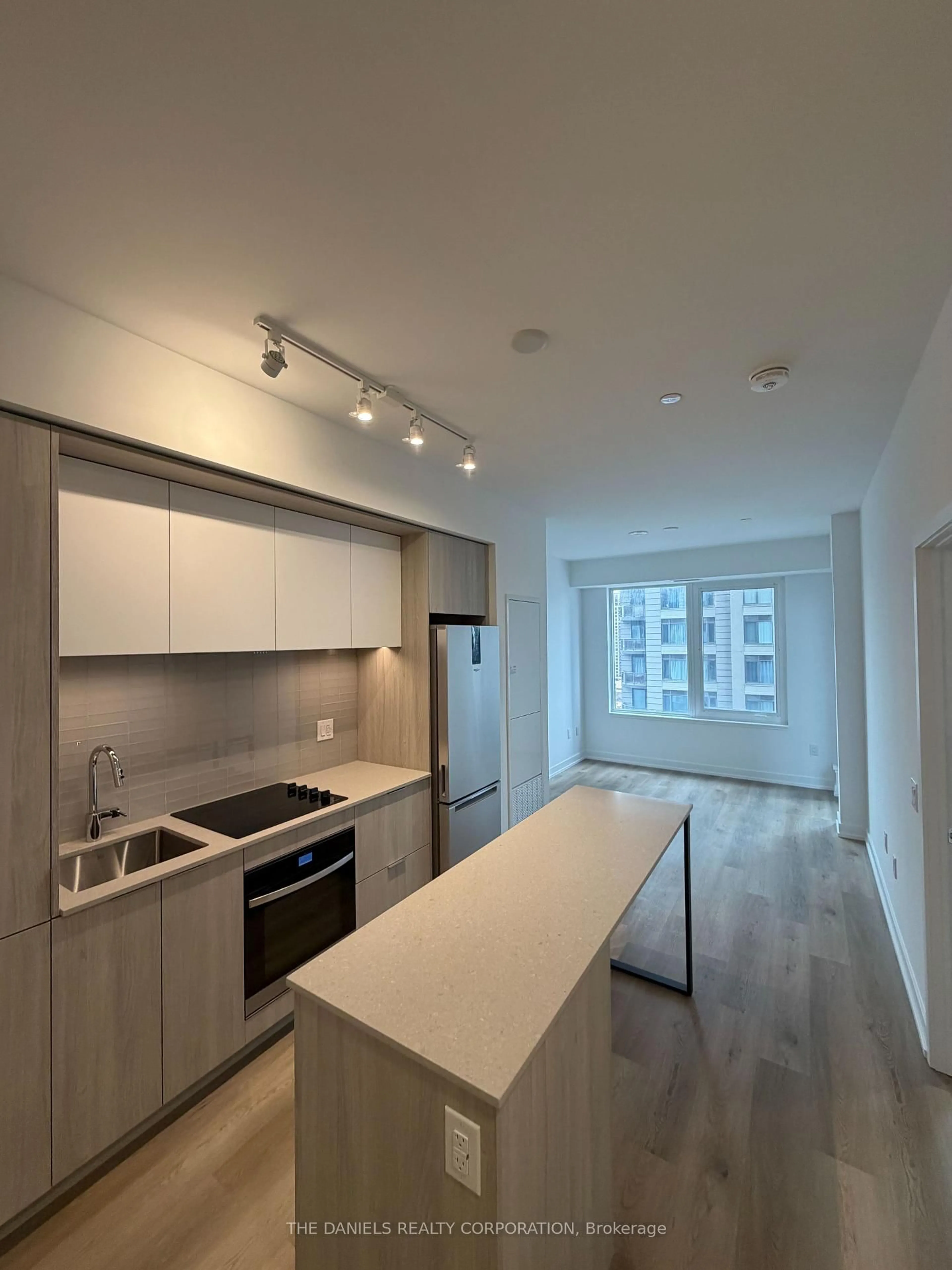 Standard kitchen, unknown for 395 Square One Dr #1607, Mississauga Ontario L5B 0P6