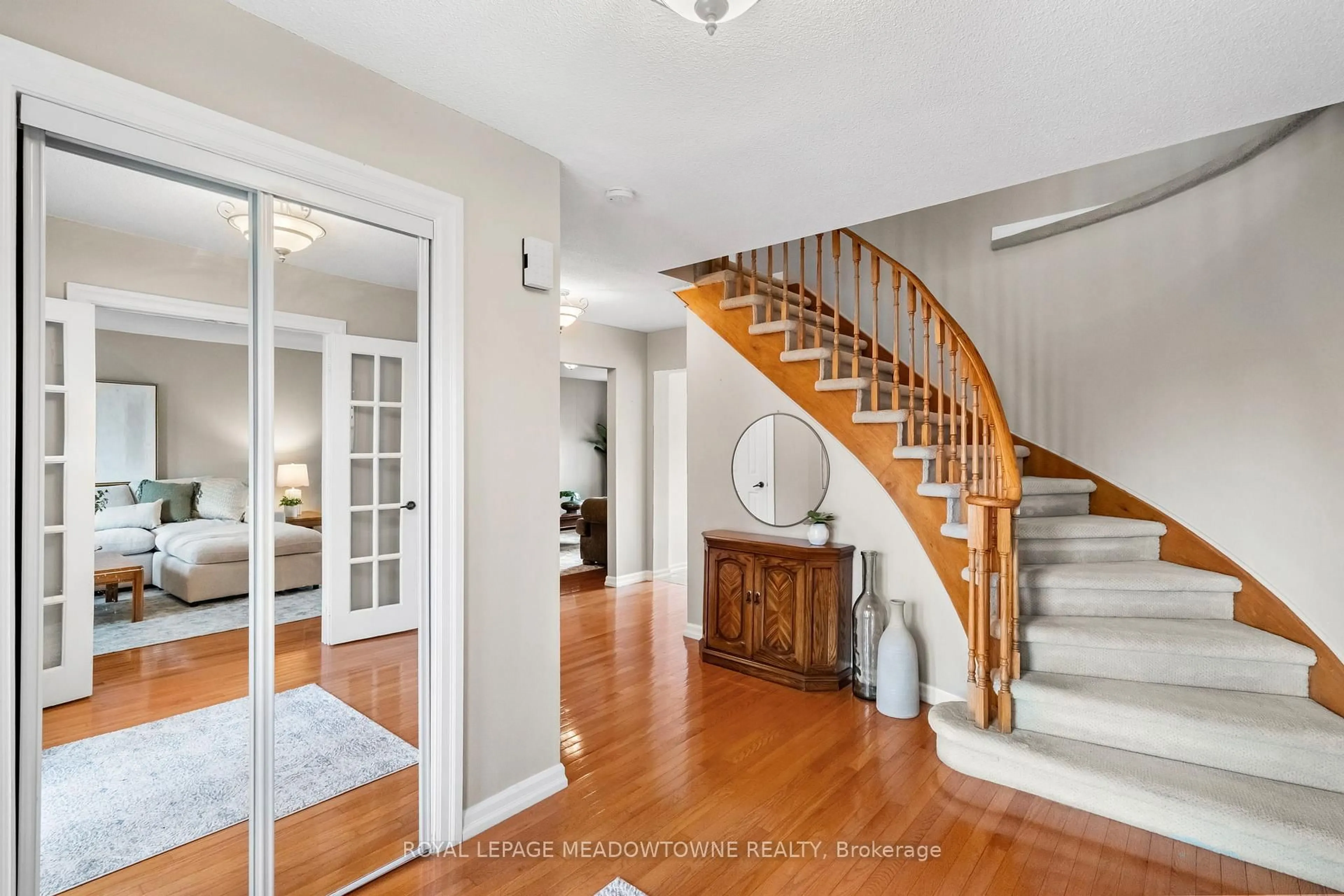 Indoor entryway for 790 Childs Dr, Milton Ontario L9T 4J2