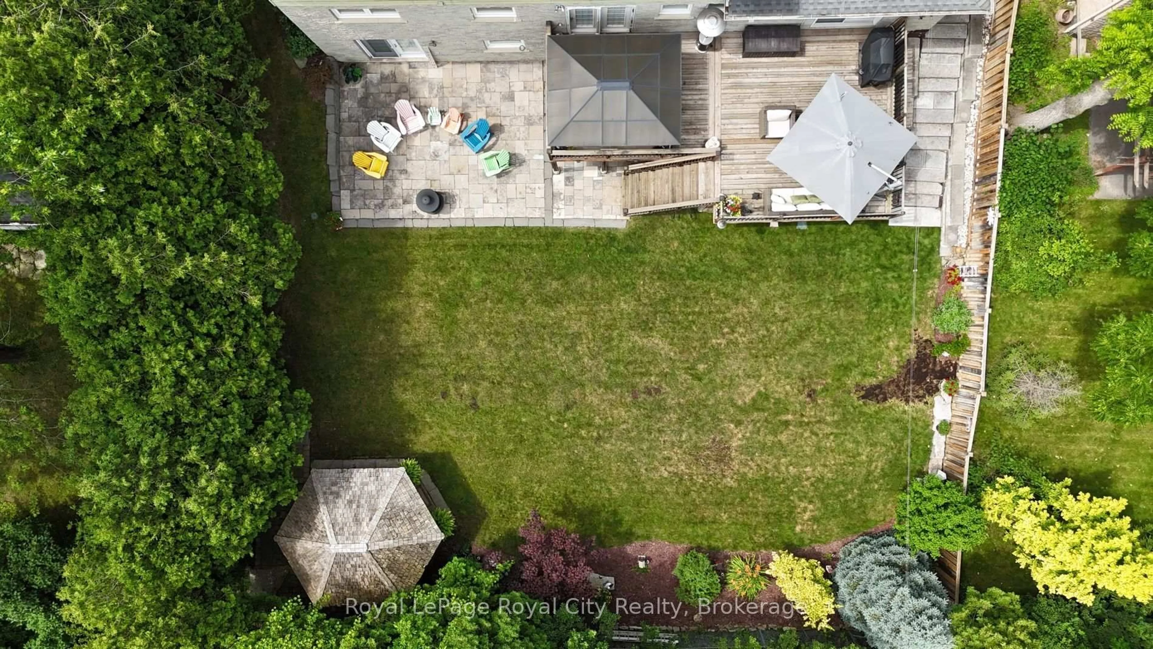 A pic from outside/outdoor area/front of a property/back of a property/a pic from drone, street for 1548 Troika Crt, Mississauga Ontario L5J 4C4