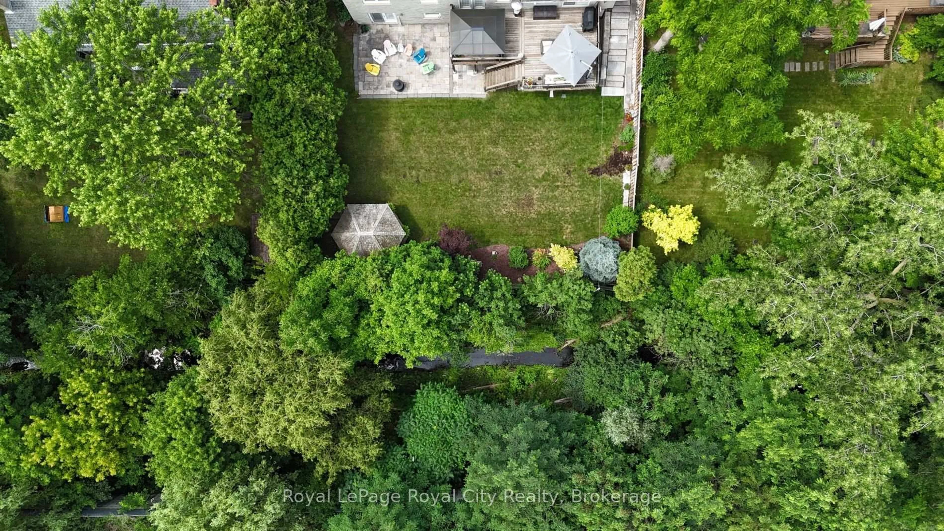 A pic from outside/outdoor area/front of a property/back of a property/a pic from drone, street for 1548 Troika Crt, Mississauga Ontario L5J 4C4