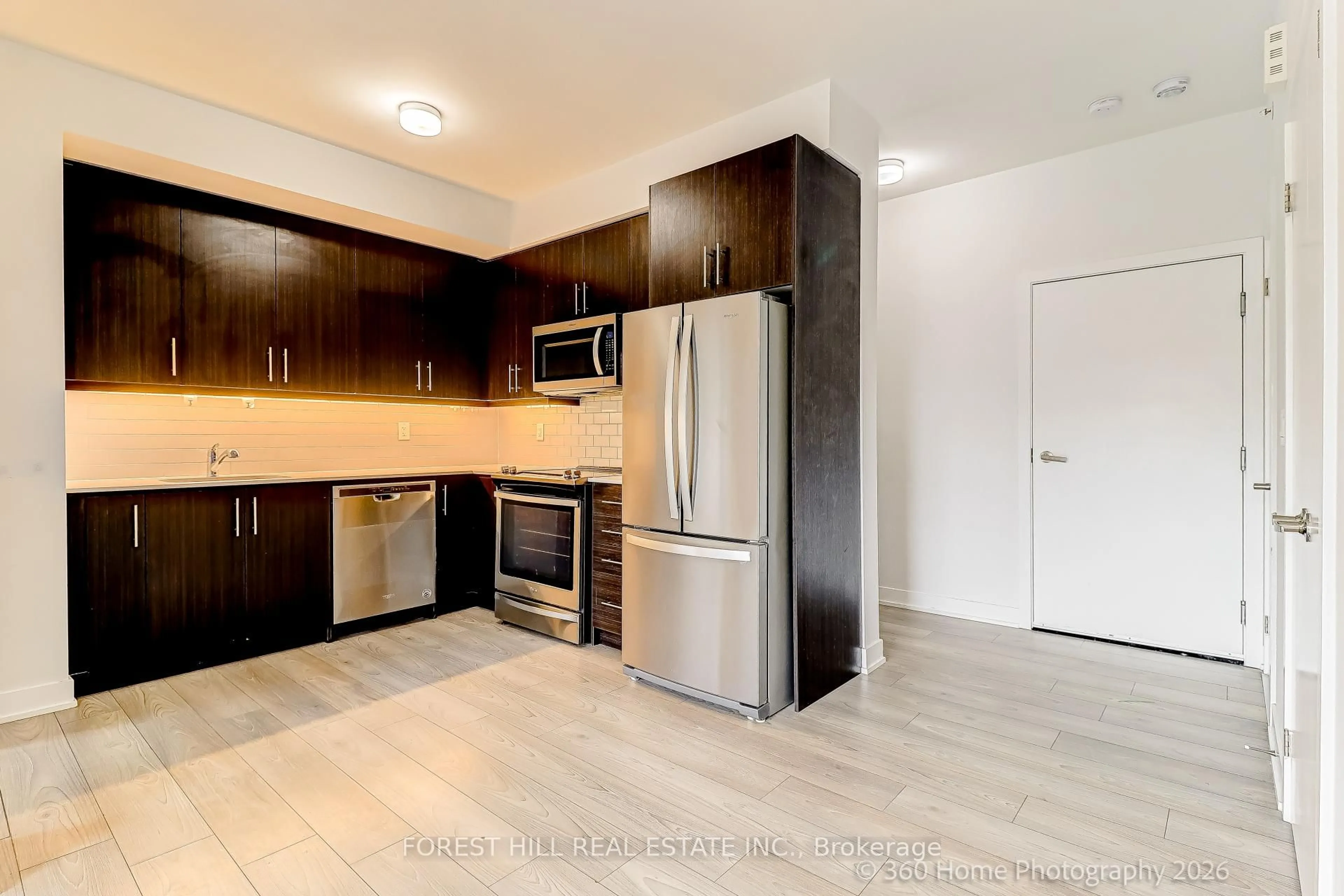 Standard kitchen, unknown for 3472 Widdicombe Way #12, Mississauga Ontario L5L 0B8