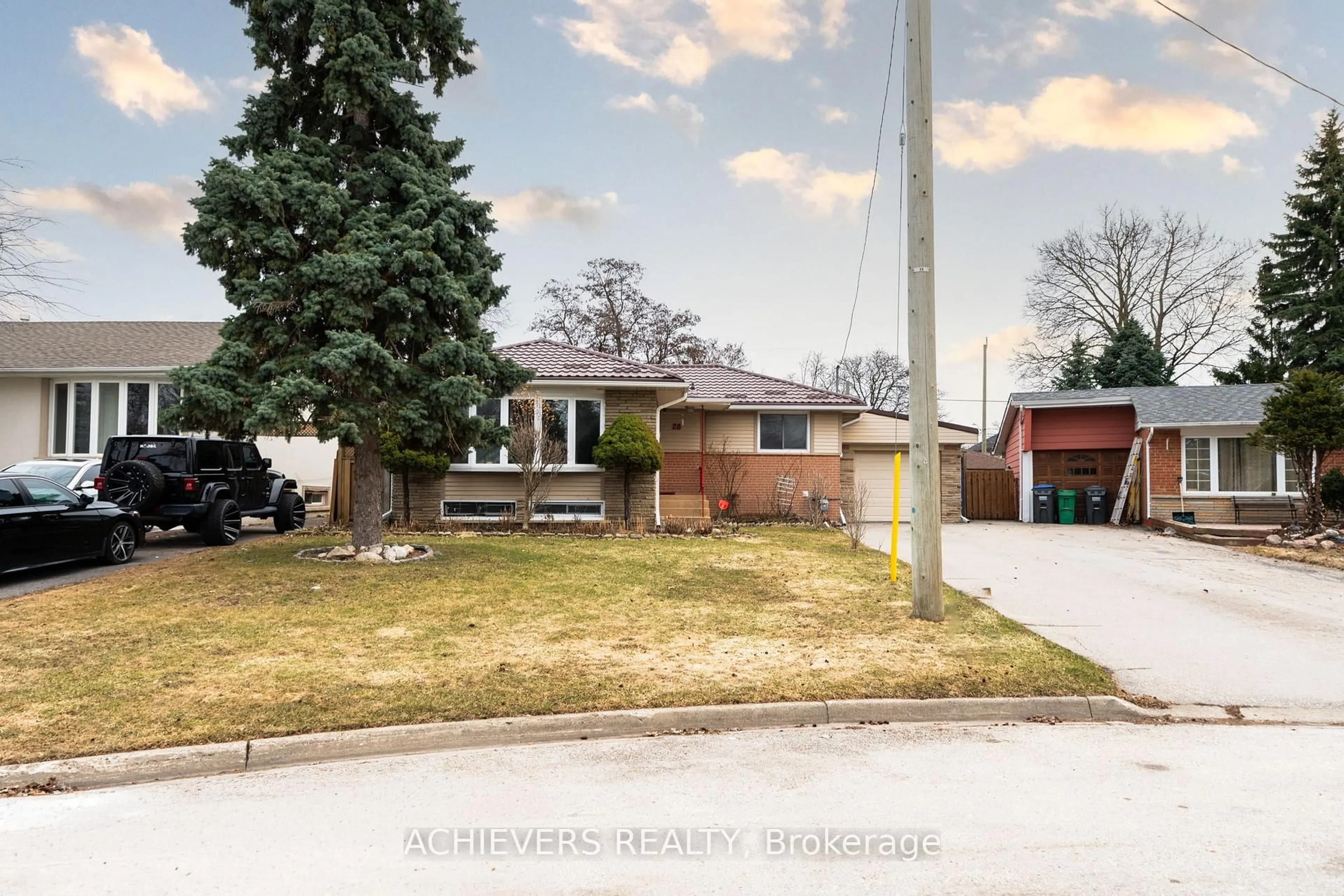 Home with brick exterior material, street for 28 Cumbrian Crt, Brampton Ontario L6X 2J8