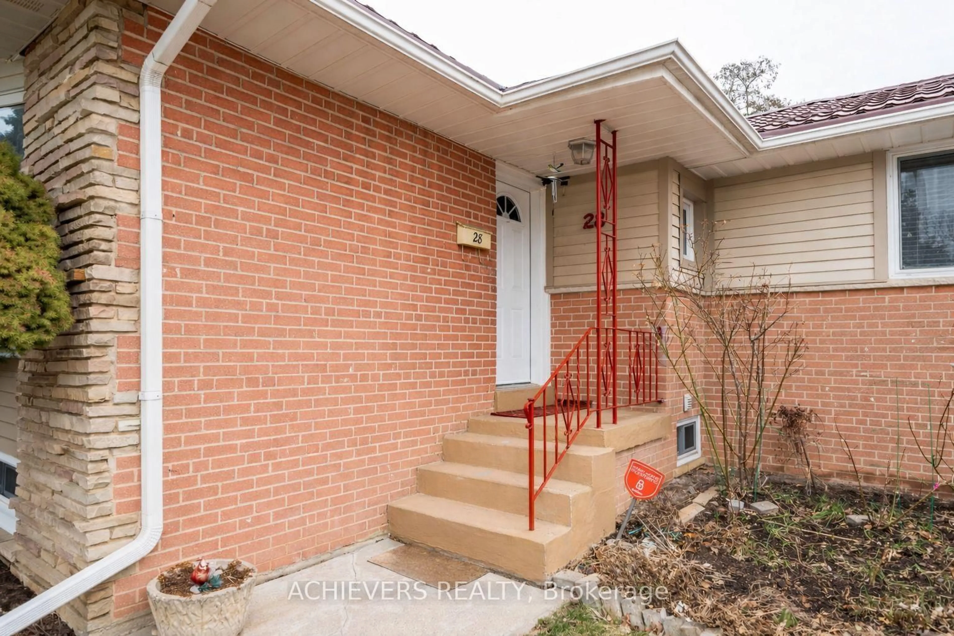 Home with brick exterior material, street for 28 Cumbrian Crt, Brampton Ontario L6X 2J8