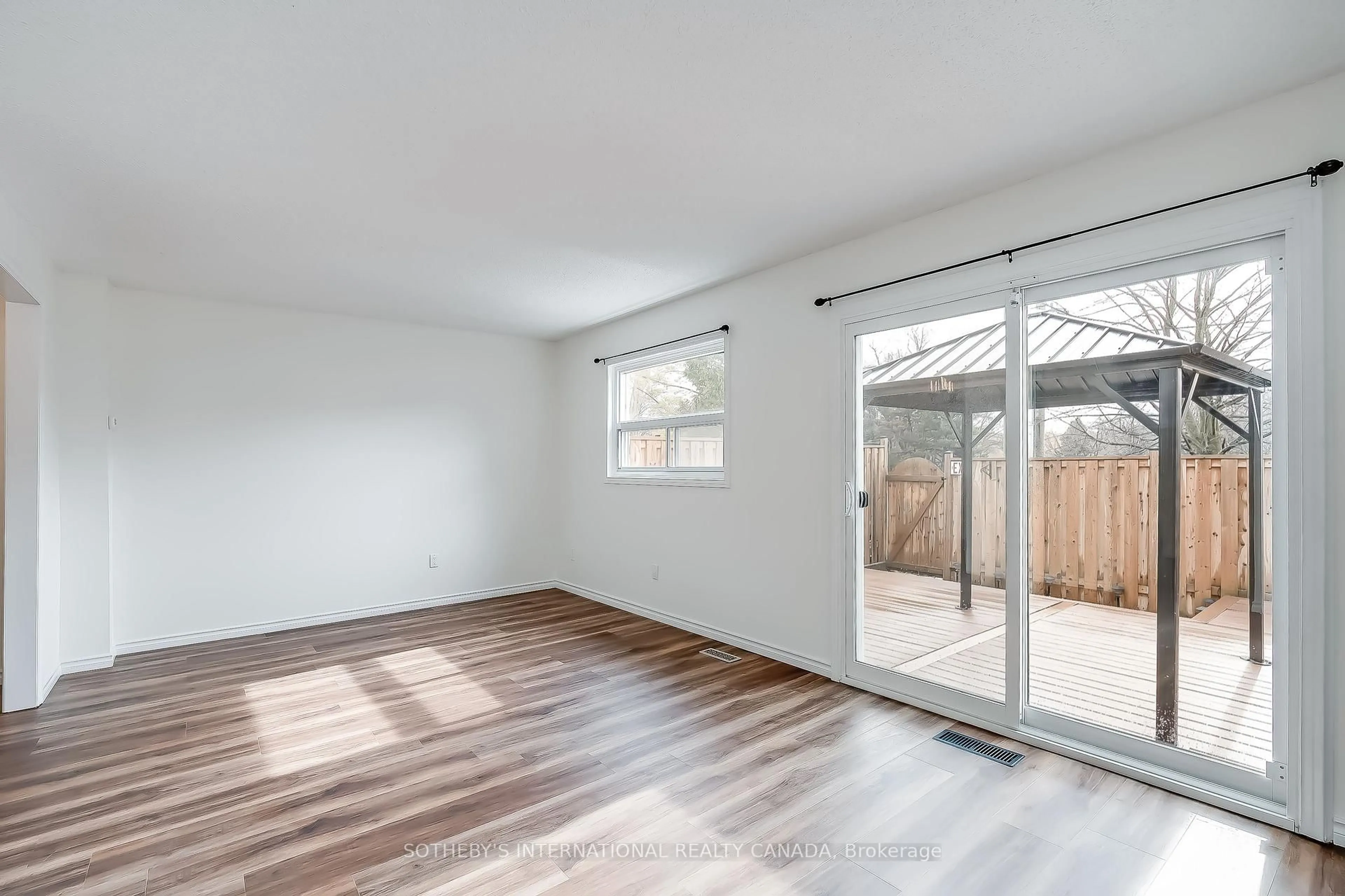 A pic of a room for 1055 Shawnmarr Rd #203, Mississauga Ontario L5H 3V2