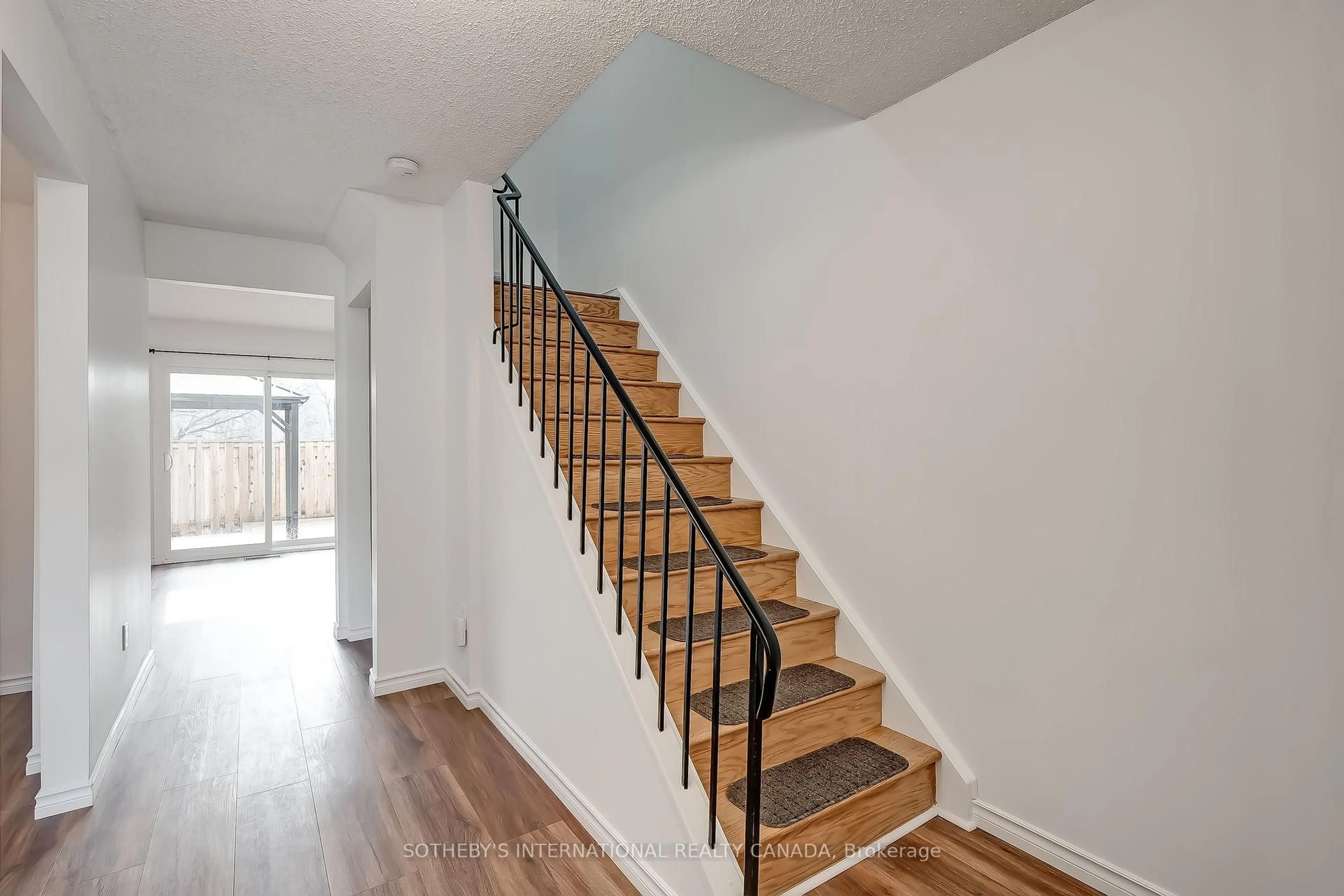 Stairs for 1055 Shawnmarr Rd #203, Mississauga Ontario L5H 3V2