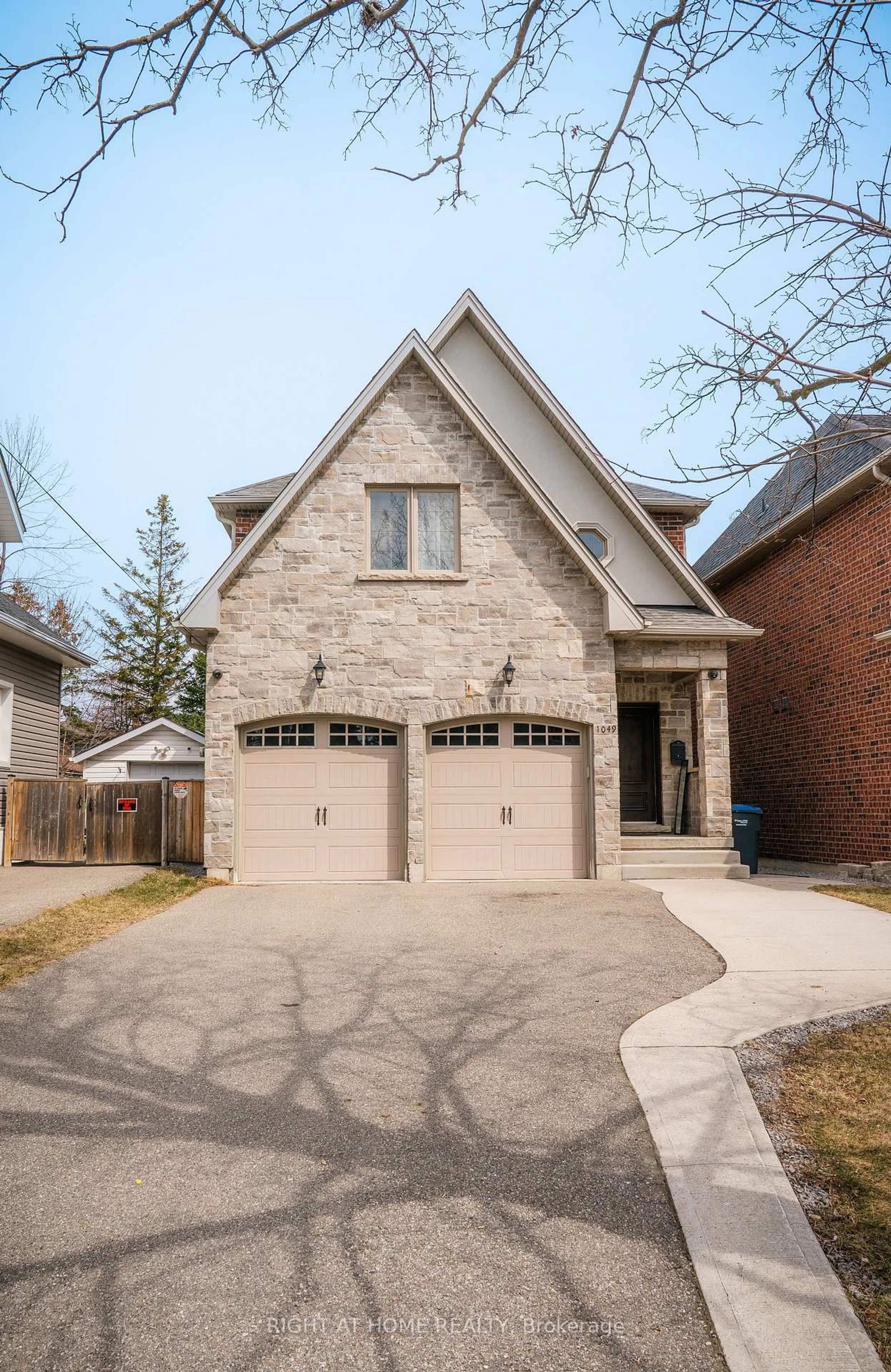 Home with brick exterior material, street for 1049 Greaves Ave, Mississauga Ontario L5E 3G1