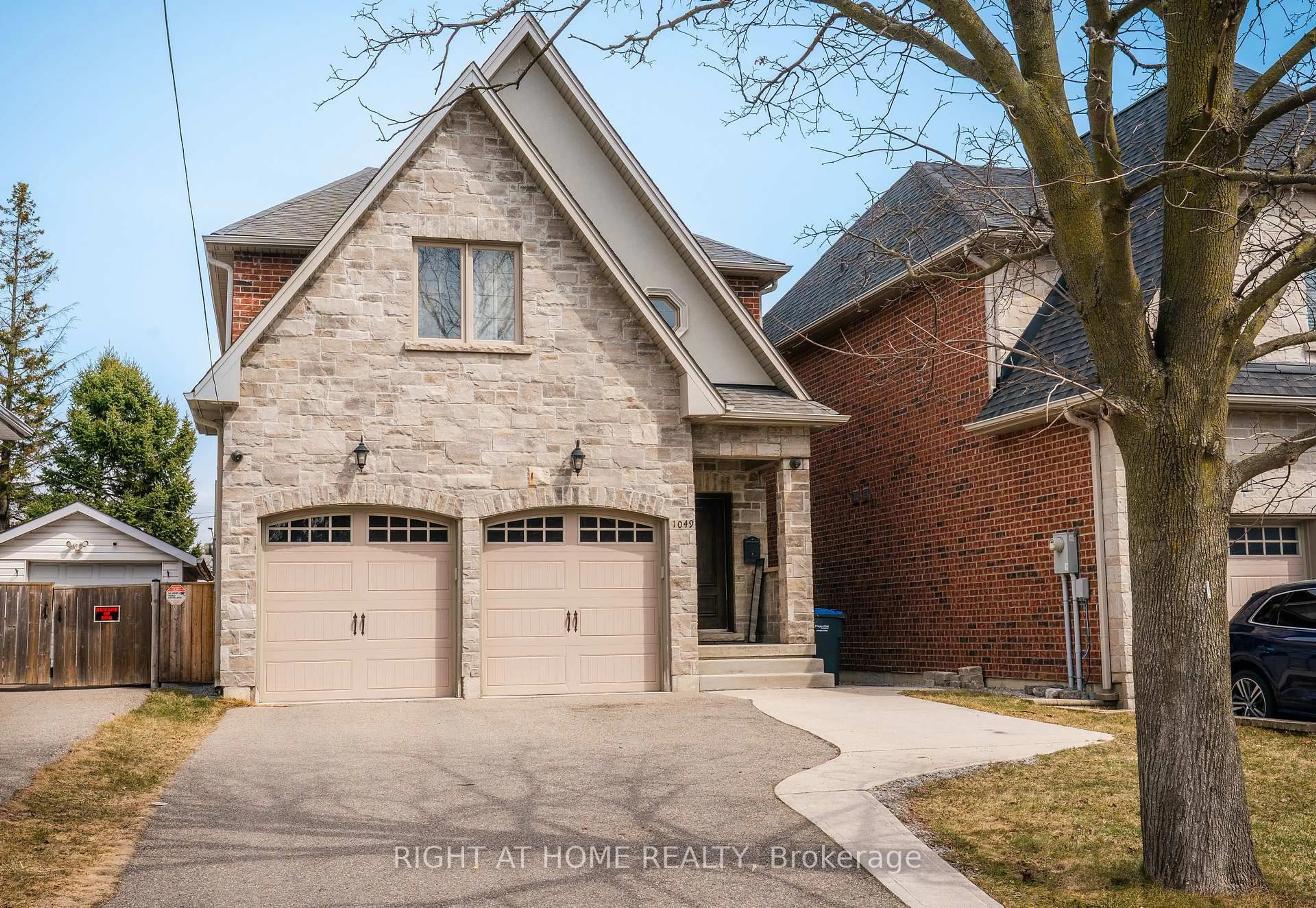 Home with brick exterior material, street for 1049 Greaves Ave, Mississauga Ontario L5E 3G1