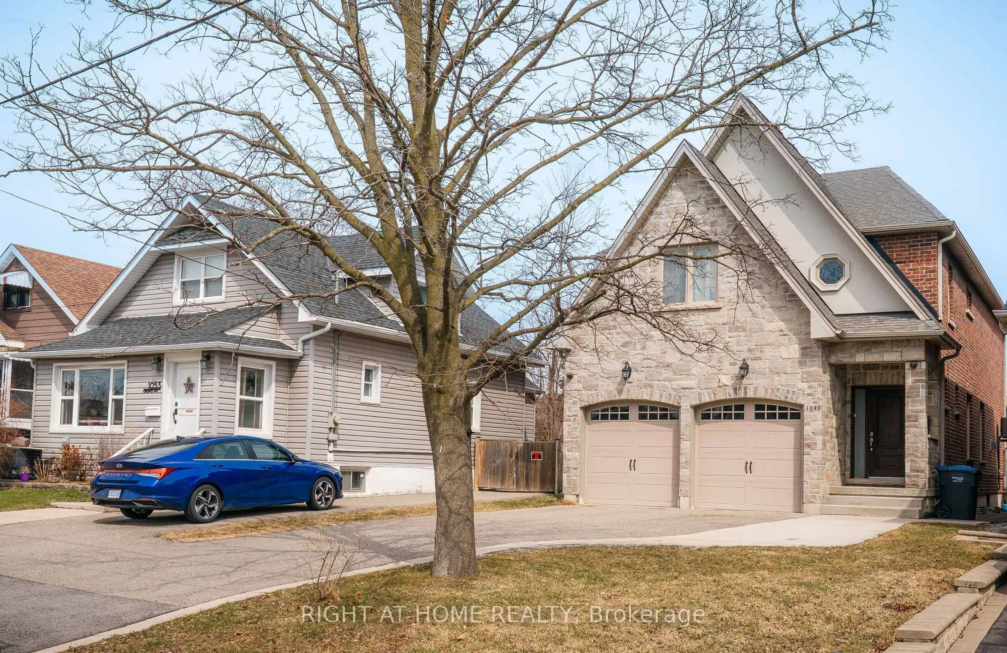 Home with brick exterior material, street for 1049 Greaves Ave, Mississauga Ontario L5E 3G1